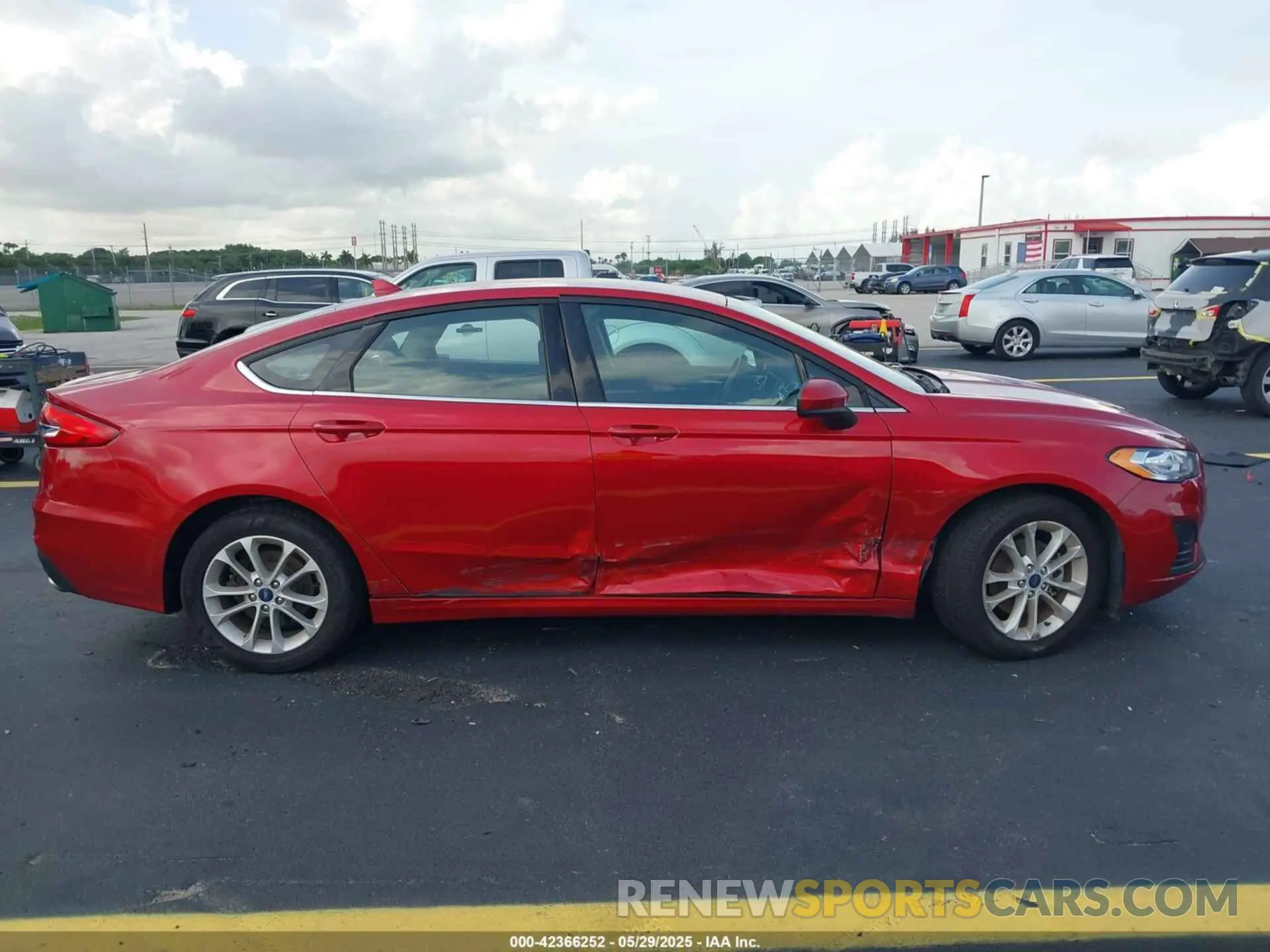 13 Photograph of a damaged car 3FA6P0HD6LR186215 FORD FUSION 2020