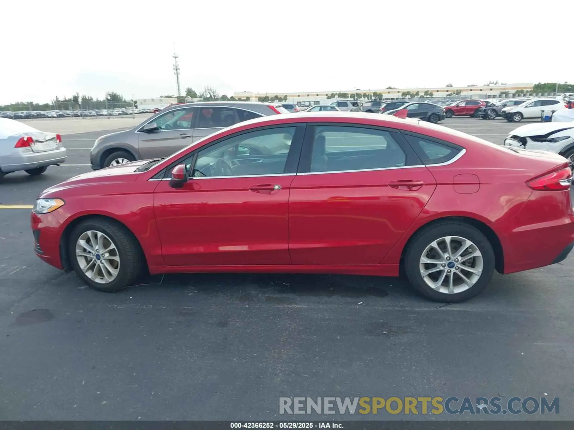 14 Photograph of a damaged car 3FA6P0HD6LR186215 FORD FUSION 2020