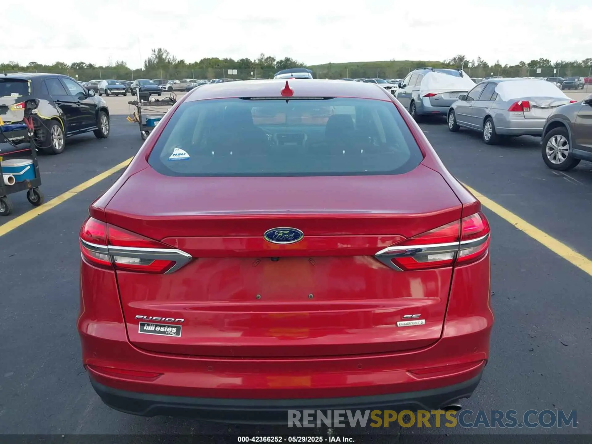 16 Photograph of a damaged car 3FA6P0HD6LR186215 FORD FUSION 2020