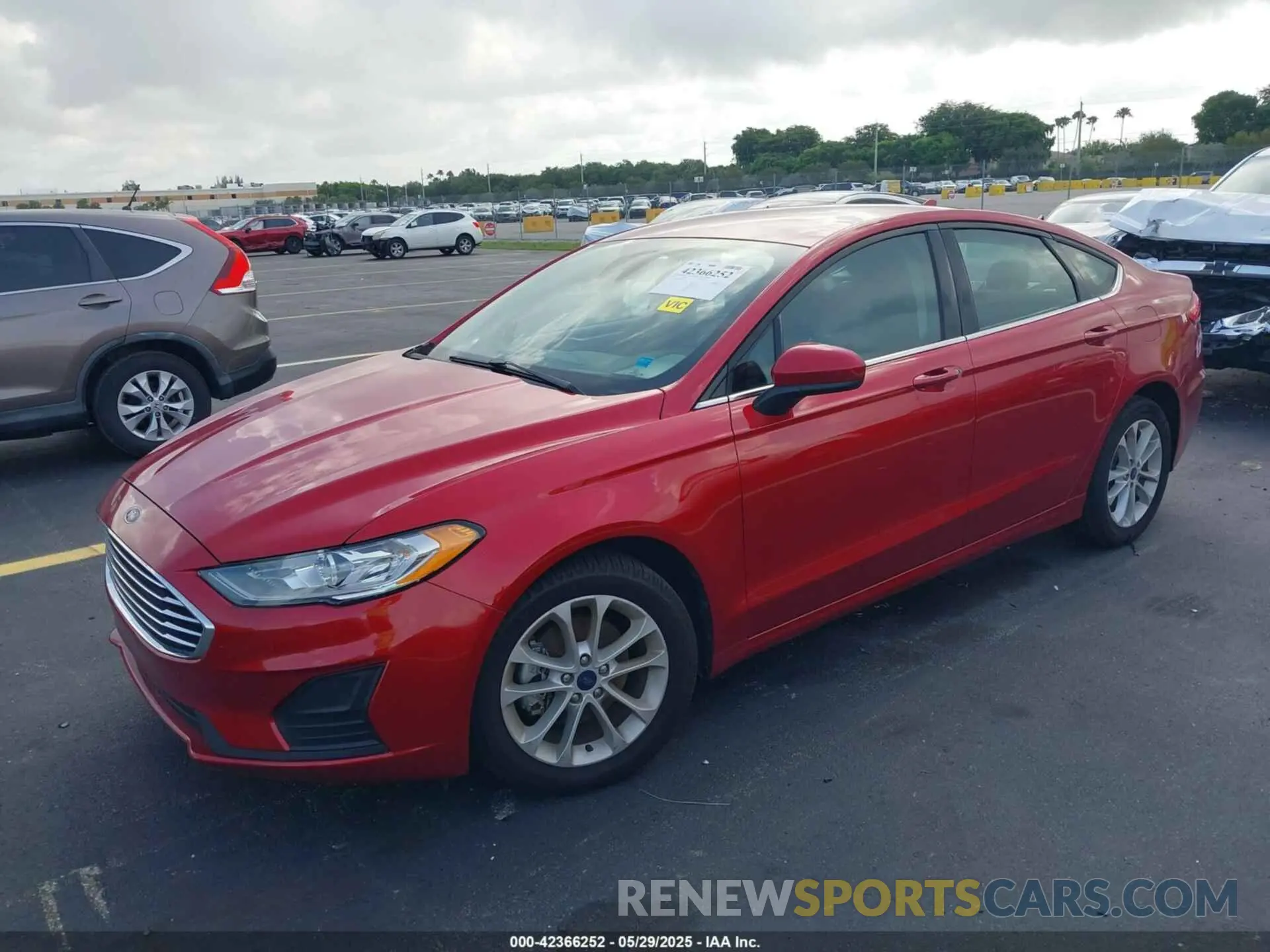 2 Photograph of a damaged car 3FA6P0HD6LR186215 FORD FUSION 2020