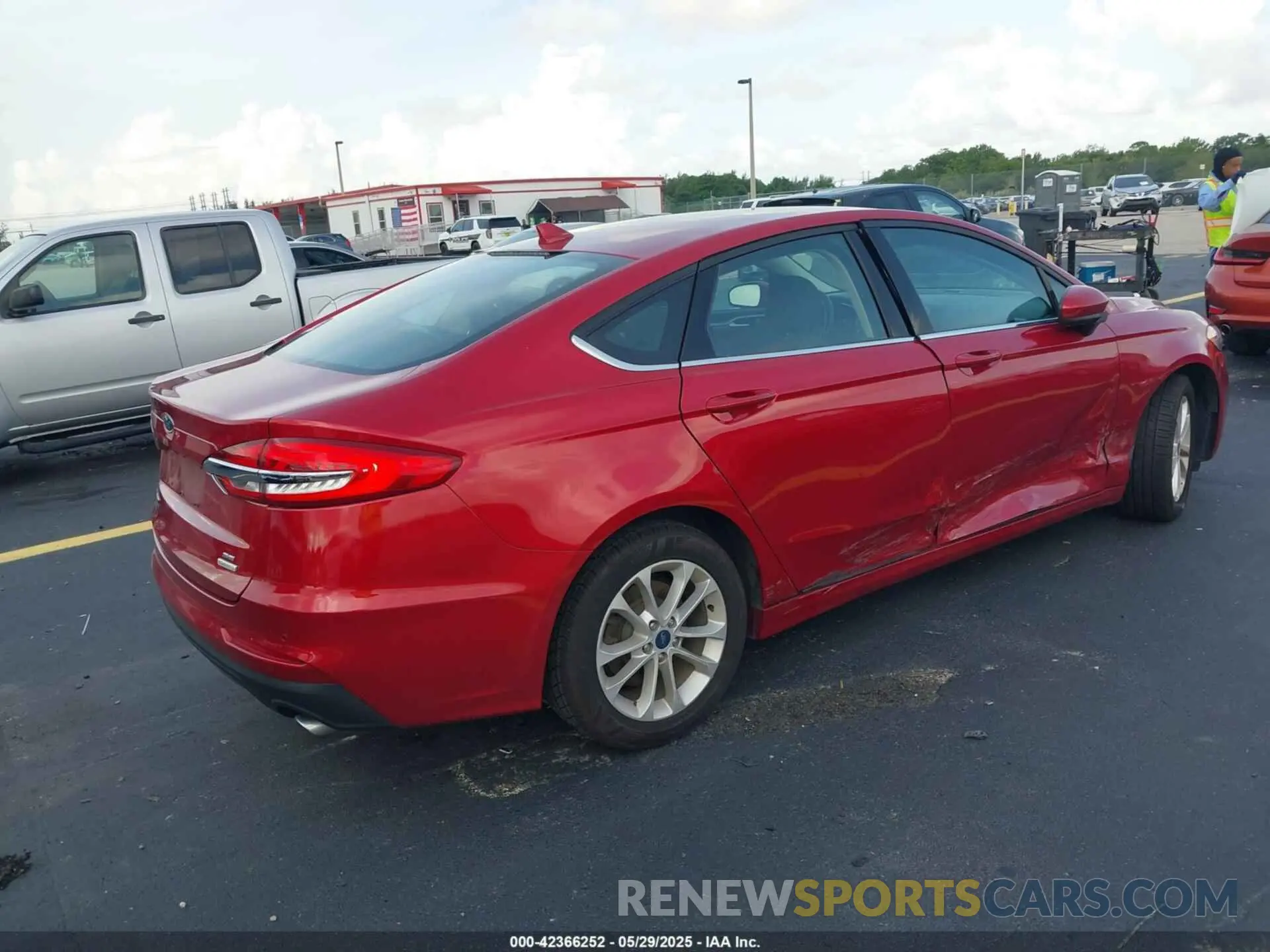 4 Photograph of a damaged car 3FA6P0HD6LR186215 FORD FUSION 2020