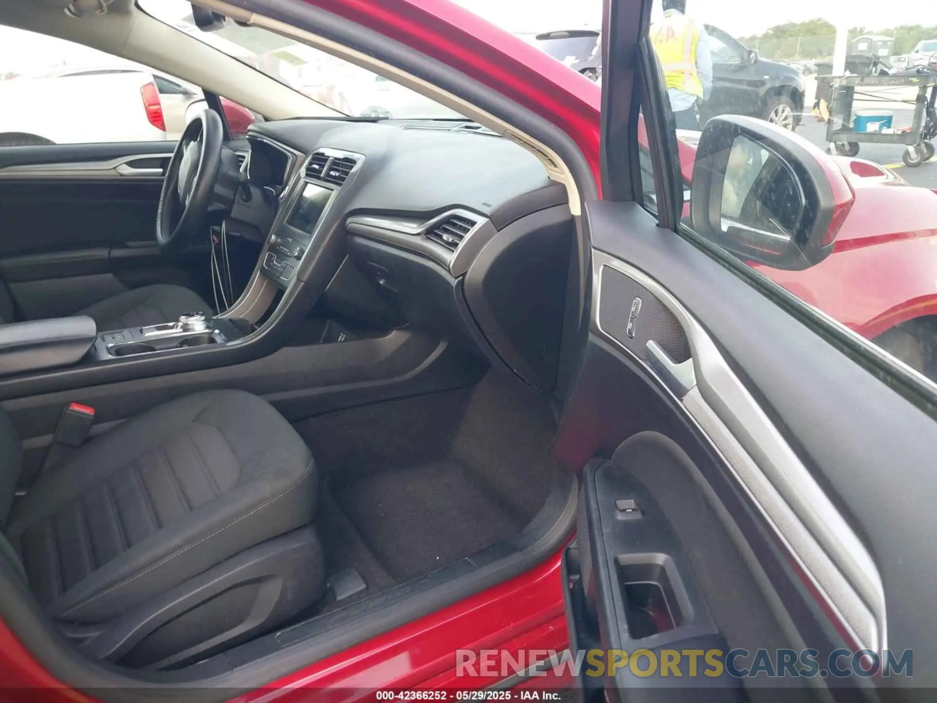 5 Photograph of a damaged car 3FA6P0HD6LR186215 FORD FUSION 2020