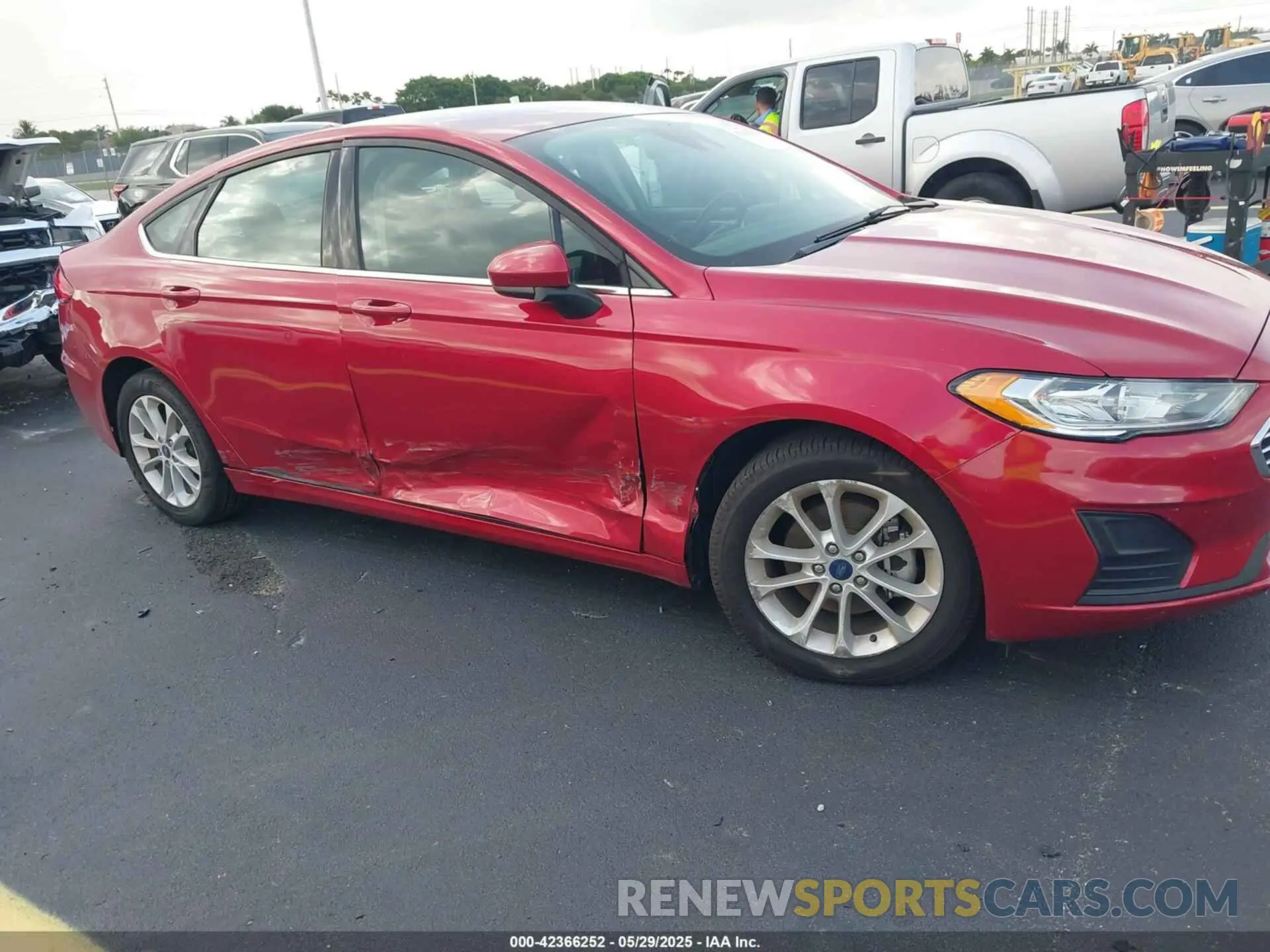 6 Photograph of a damaged car 3FA6P0HD6LR186215 FORD FUSION 2020