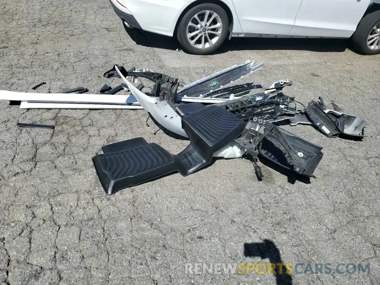 12 Photograph of a damaged car 3FA6P0HD6LR222050 FORD FUSION 2020