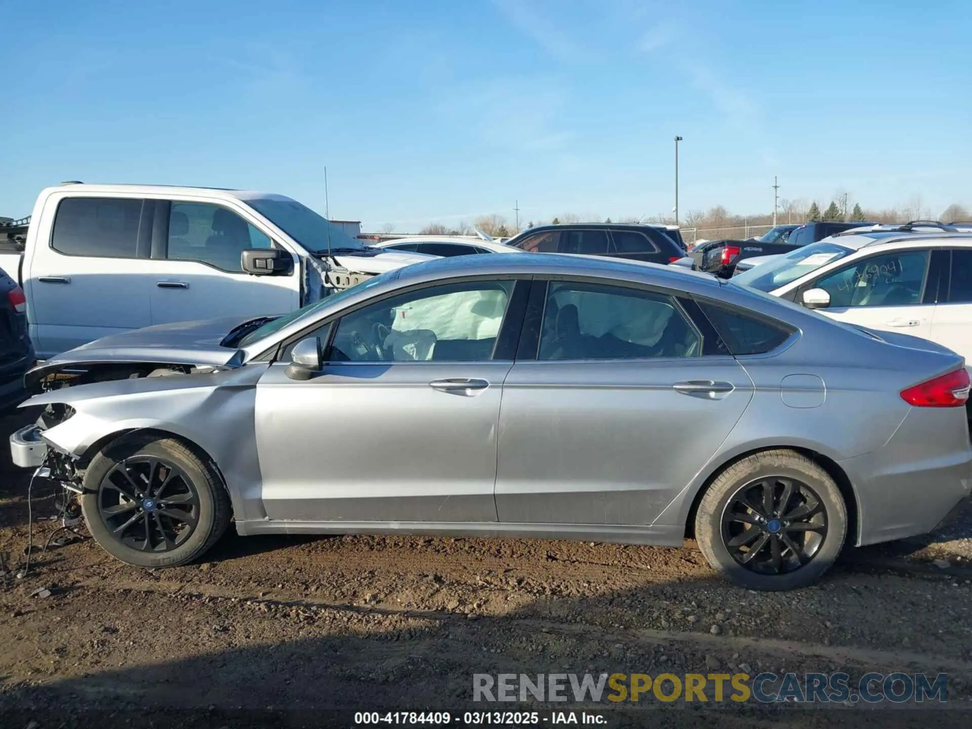 14 Photograph of a damaged car 3FA6P0HD6LR222565 FORD FUSION 2020