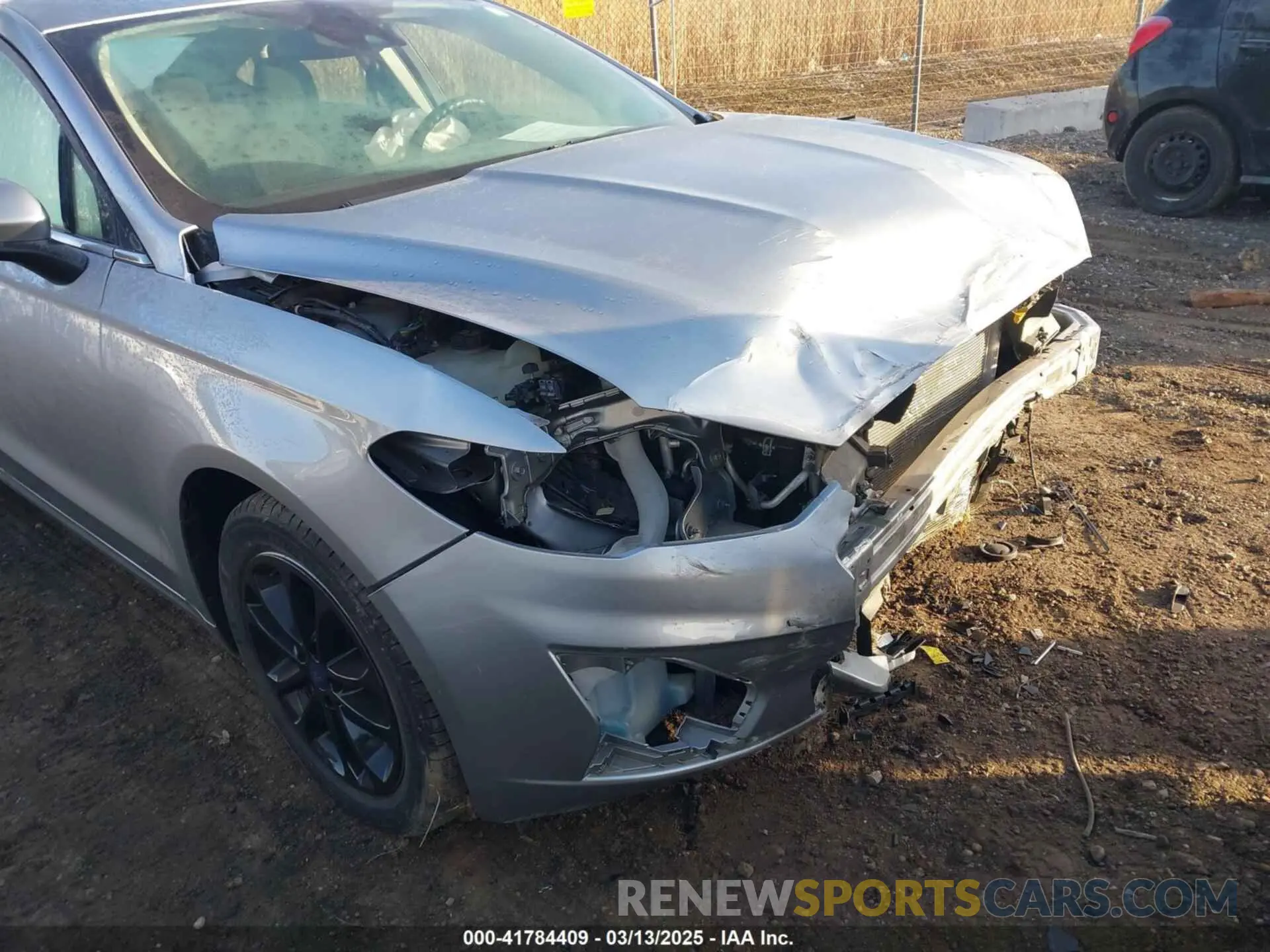 17 Photograph of a damaged car 3FA6P0HD6LR222565 FORD FUSION 2020