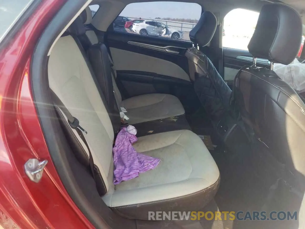 10 Photograph of a damaged car 3FA6P0HD6LR224395 FORD FUSION 2020