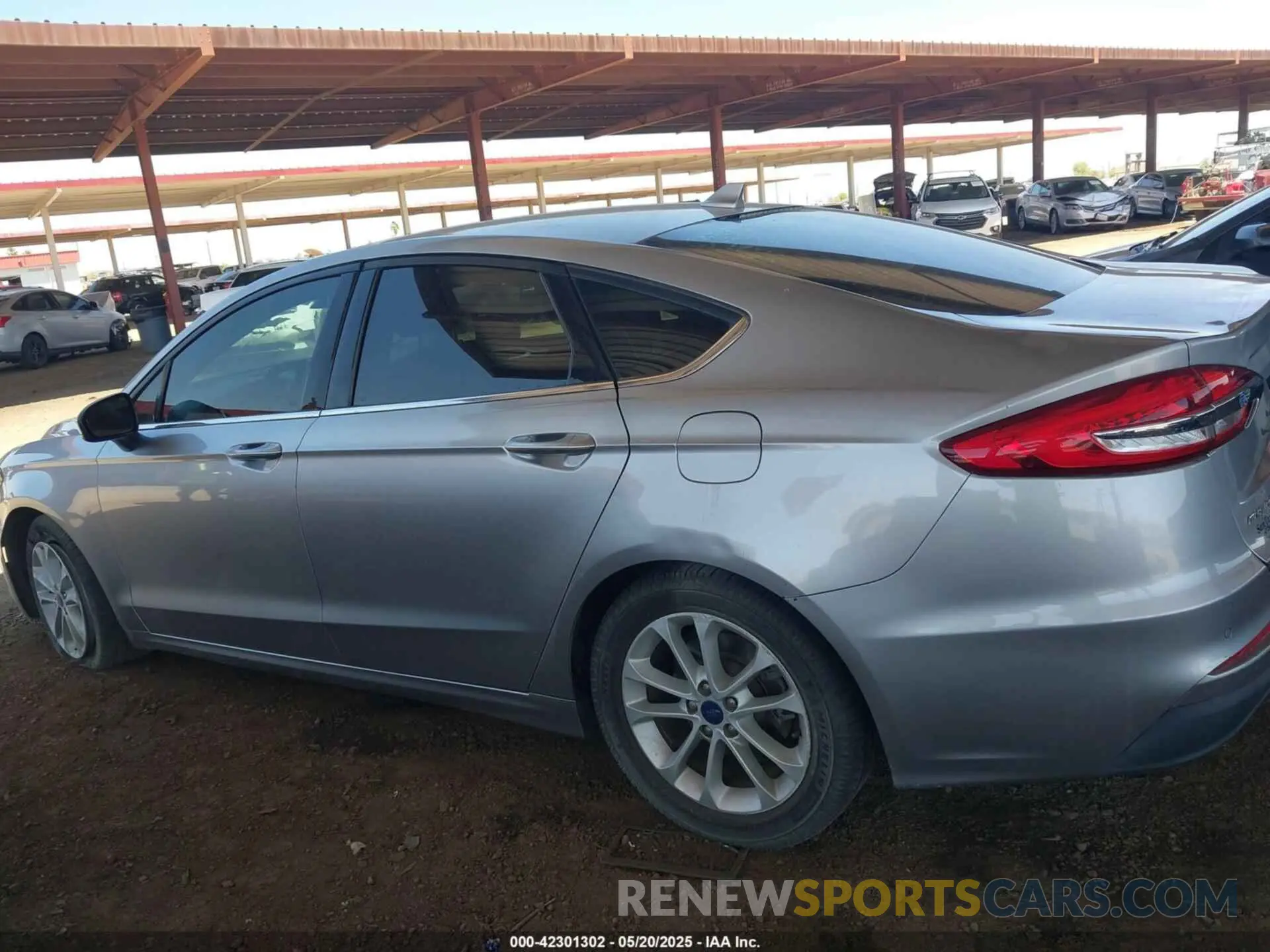 14 Photograph of a damaged car 3FA6P0HD6LR226325 FORD FUSION 2020
