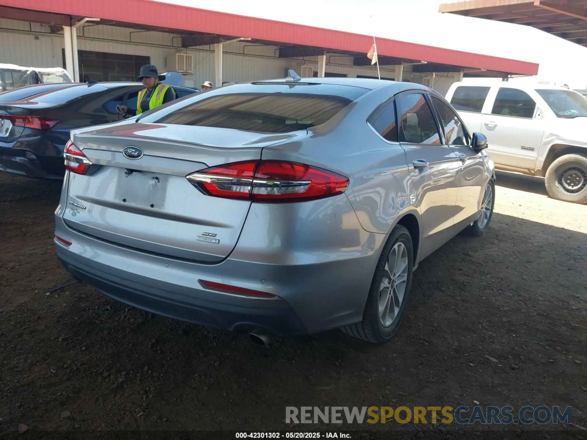 4 Photograph of a damaged car 3FA6P0HD6LR226325 FORD FUSION 2020