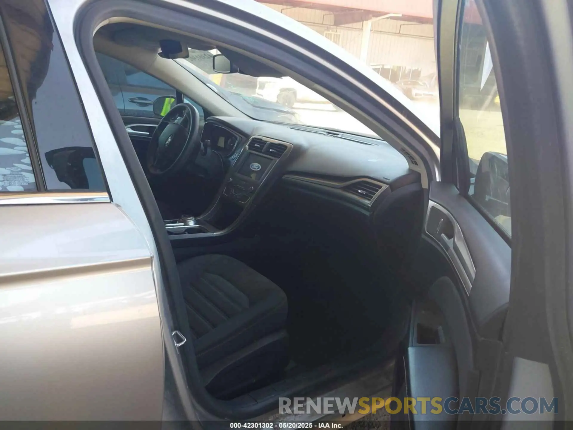 5 Photograph of a damaged car 3FA6P0HD6LR226325 FORD FUSION 2020