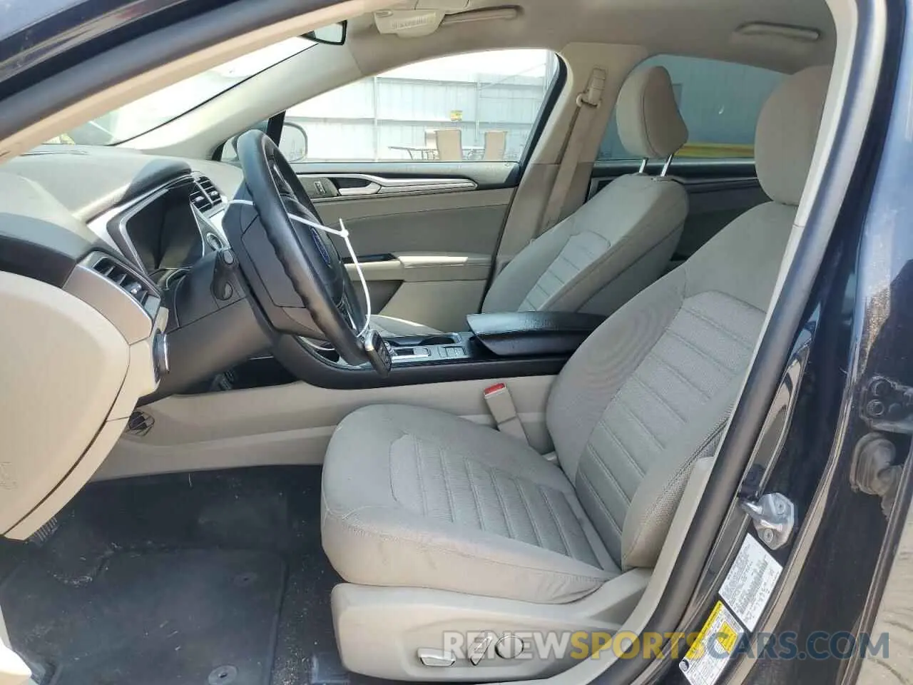 7 Photograph of a damaged car 3FA6P0HD6LR228317 FORD FUSION 2020