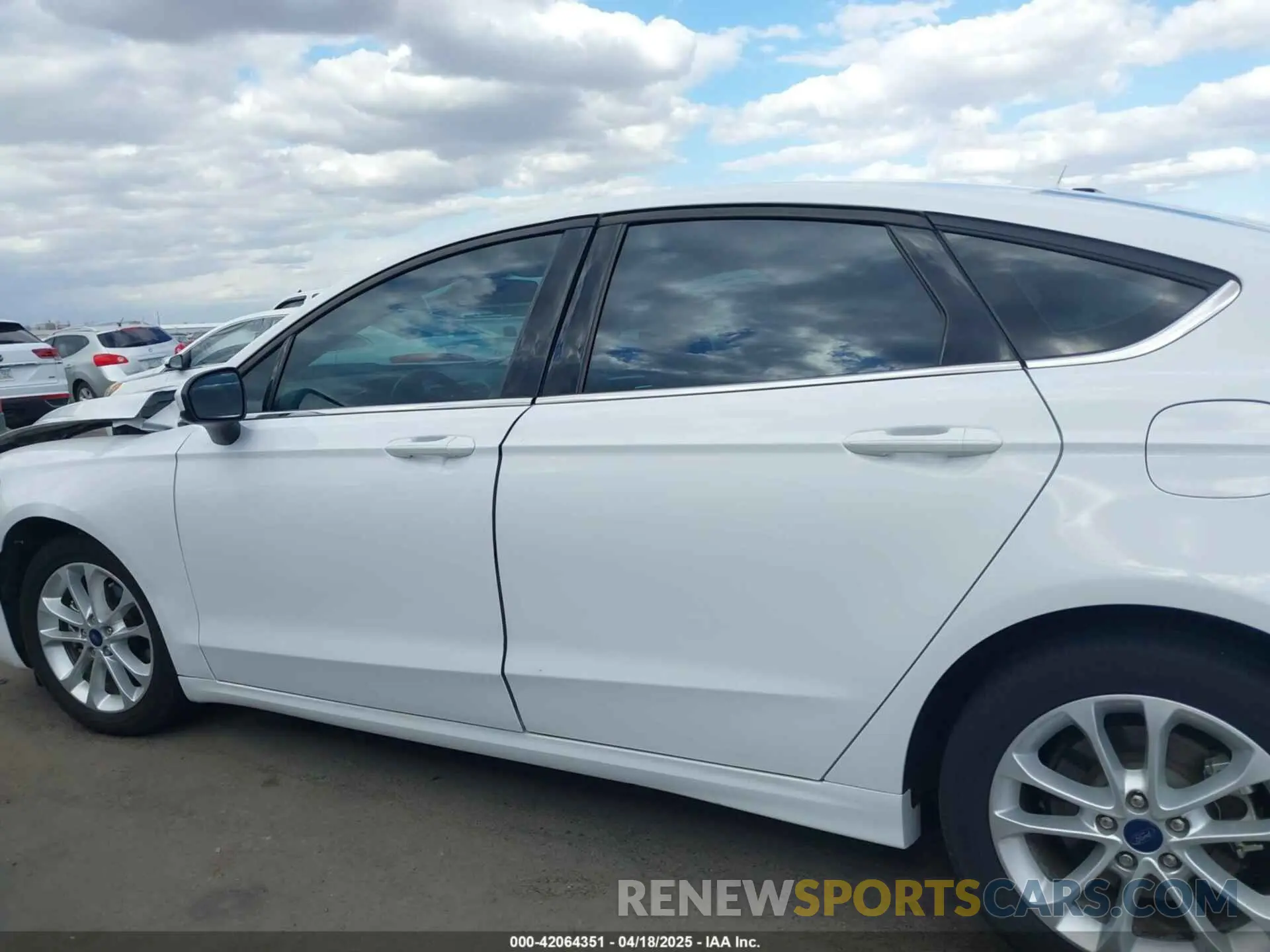 14 Photograph of a damaged car 3FA6P0HD6LR252987 FORD FUSION 2020