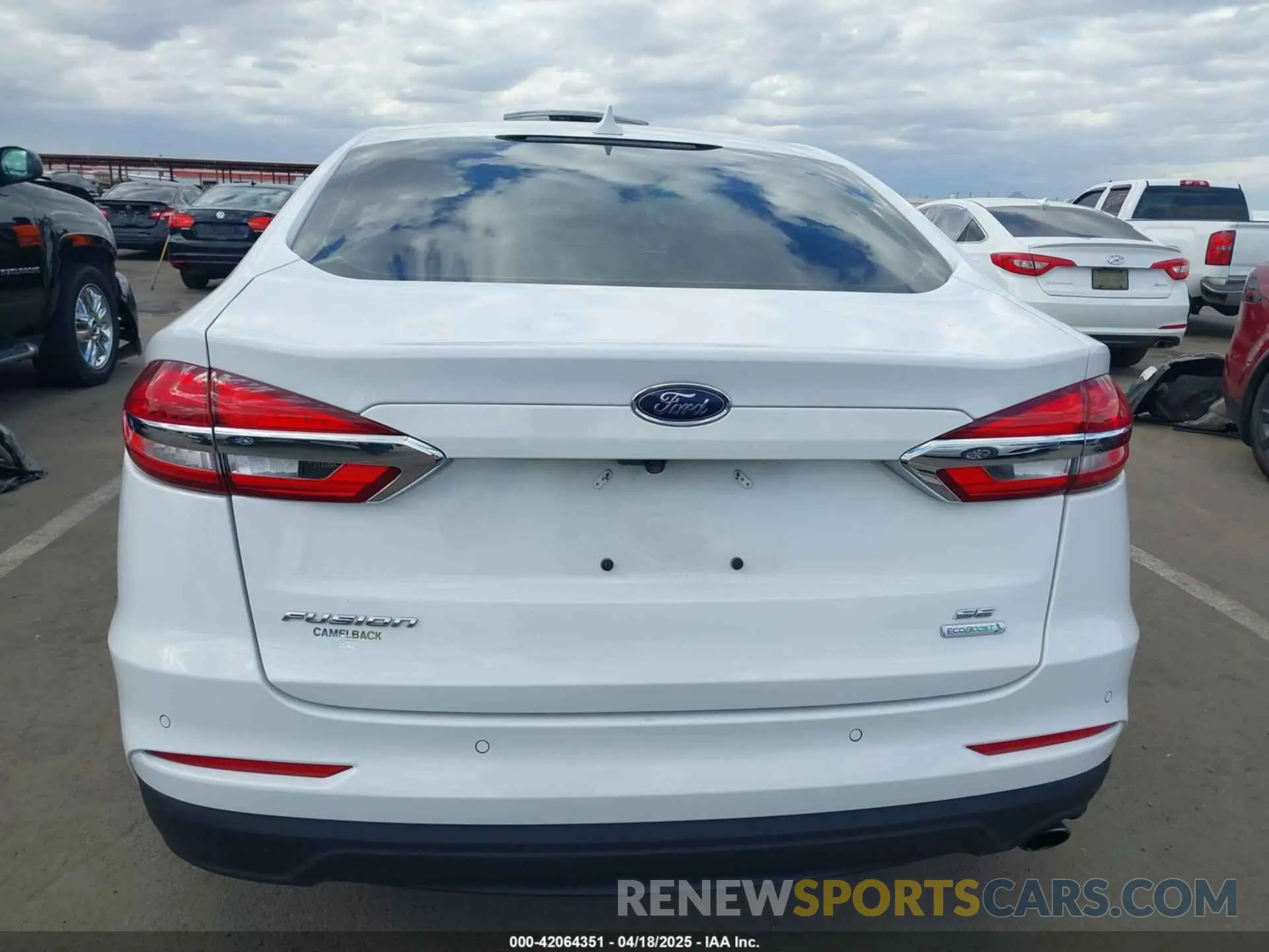 16 Photograph of a damaged car 3FA6P0HD6LR252987 FORD FUSION 2020
