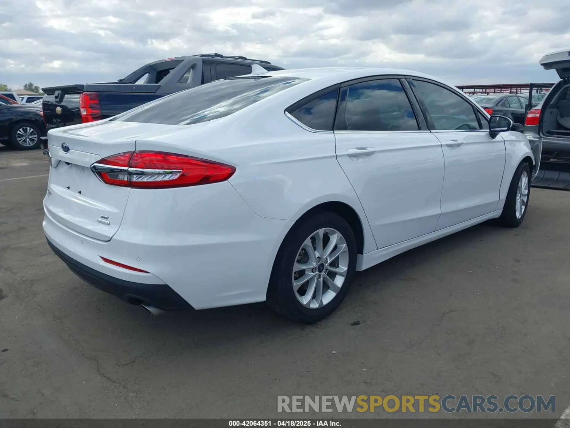 4 Photograph of a damaged car 3FA6P0HD6LR252987 FORD FUSION 2020