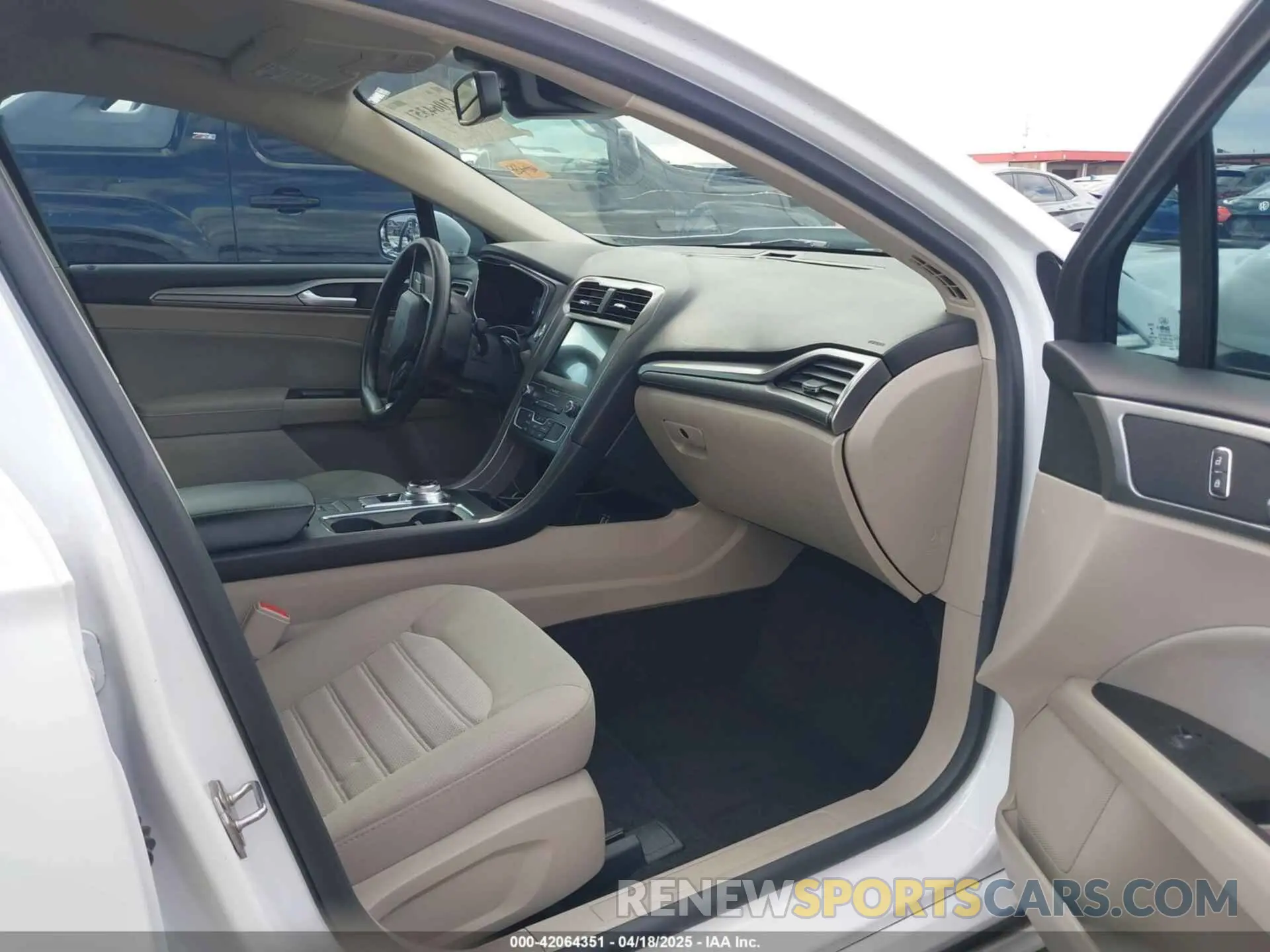 5 Photograph of a damaged car 3FA6P0HD6LR252987 FORD FUSION 2020