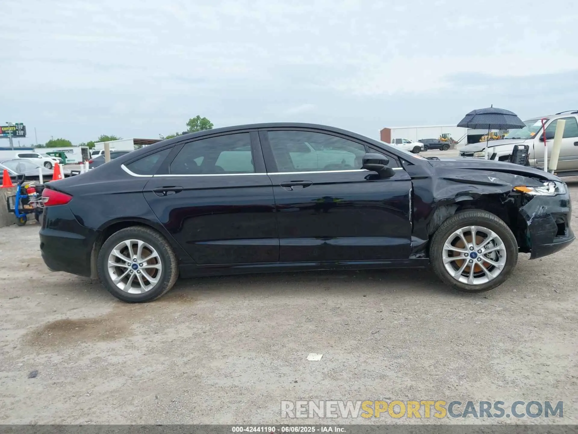 13 Photograph of a damaged car 3FA6P0HD6LR260717 FORD FUSION 2020