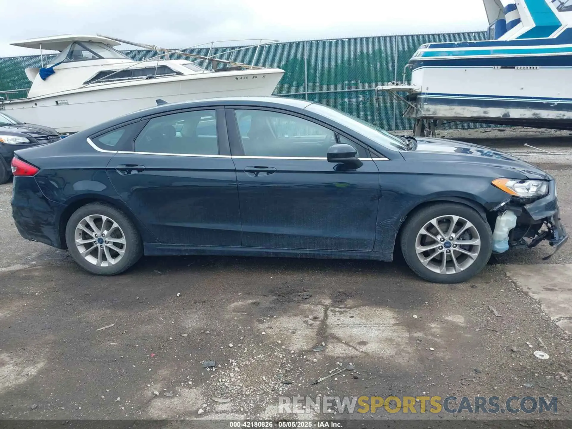 13 Photograph of a damaged car 3FA6P0HD7LR110180 FORD FUSION 2020
