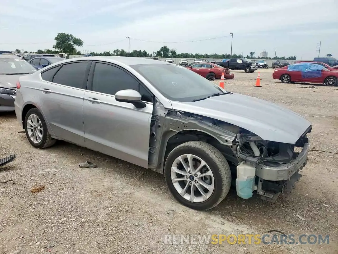 4 Photograph of a damaged car 3FA6P0HD7LR111586 FORD FUSION 2020