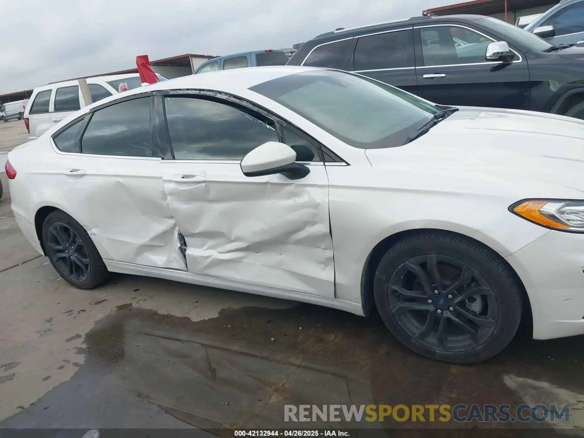 13 Photograph of a damaged car 3FA6P0HD7LR148007 FORD FUSION 2020
