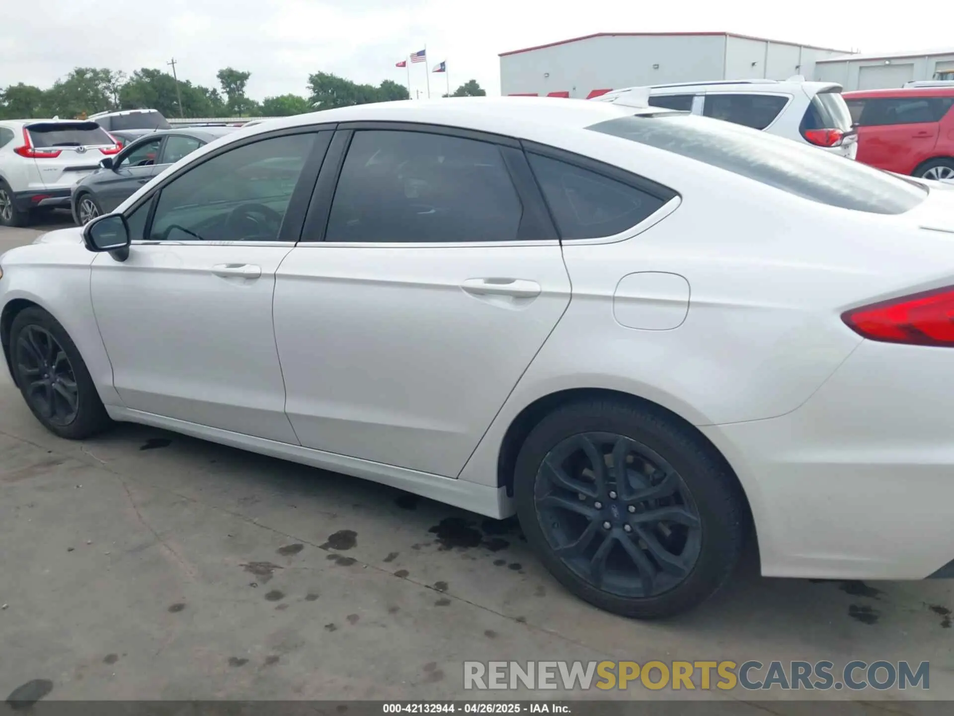 14 Photograph of a damaged car 3FA6P0HD7LR148007 FORD FUSION 2020