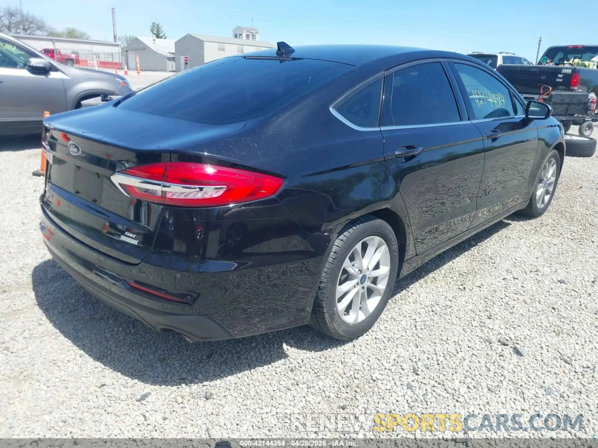 4 Photograph of a damaged car 3FA6P0HD7LR161601 FORD FUSION 2020