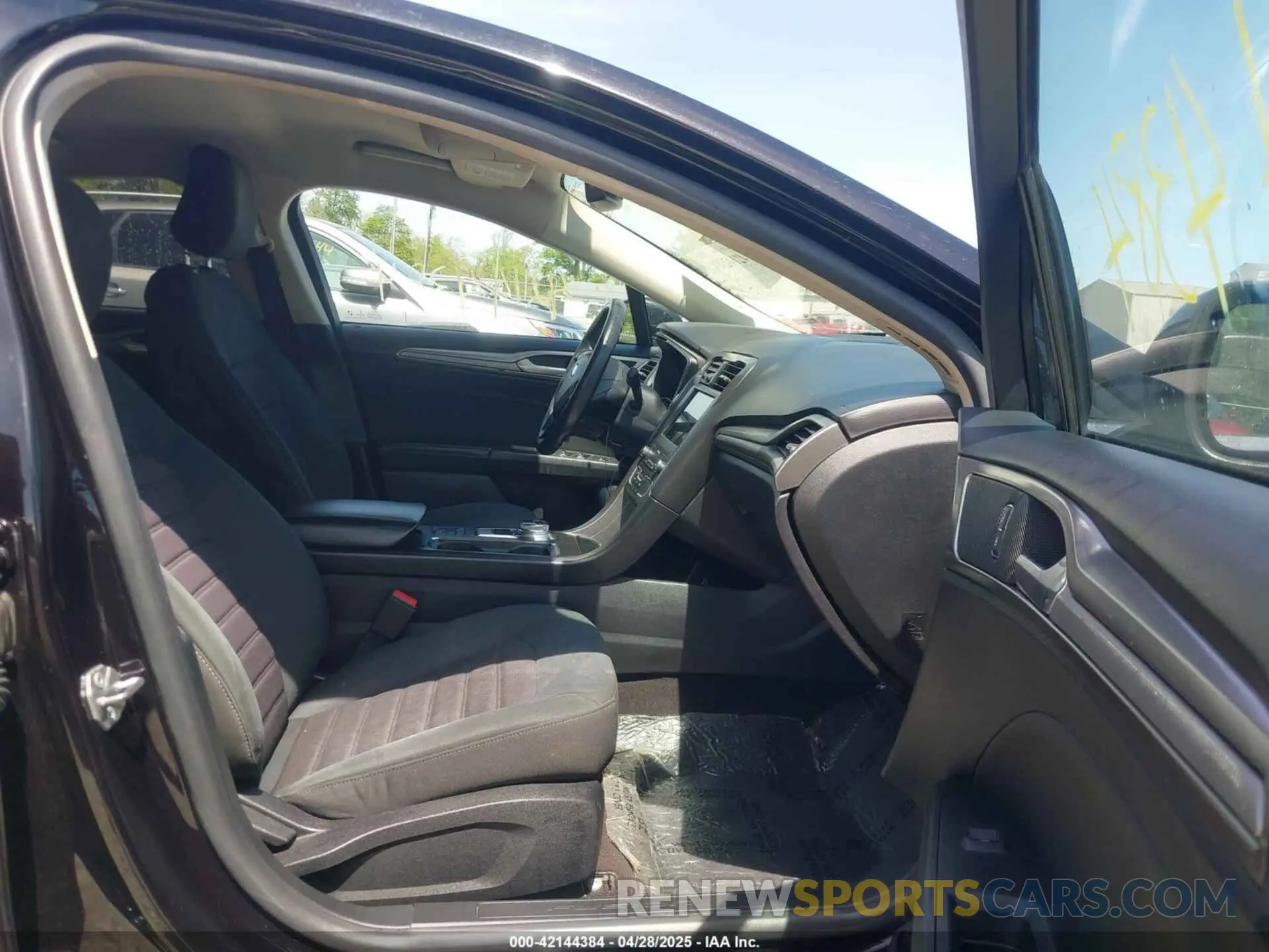 5 Photograph of a damaged car 3FA6P0HD7LR161601 FORD FUSION 2020