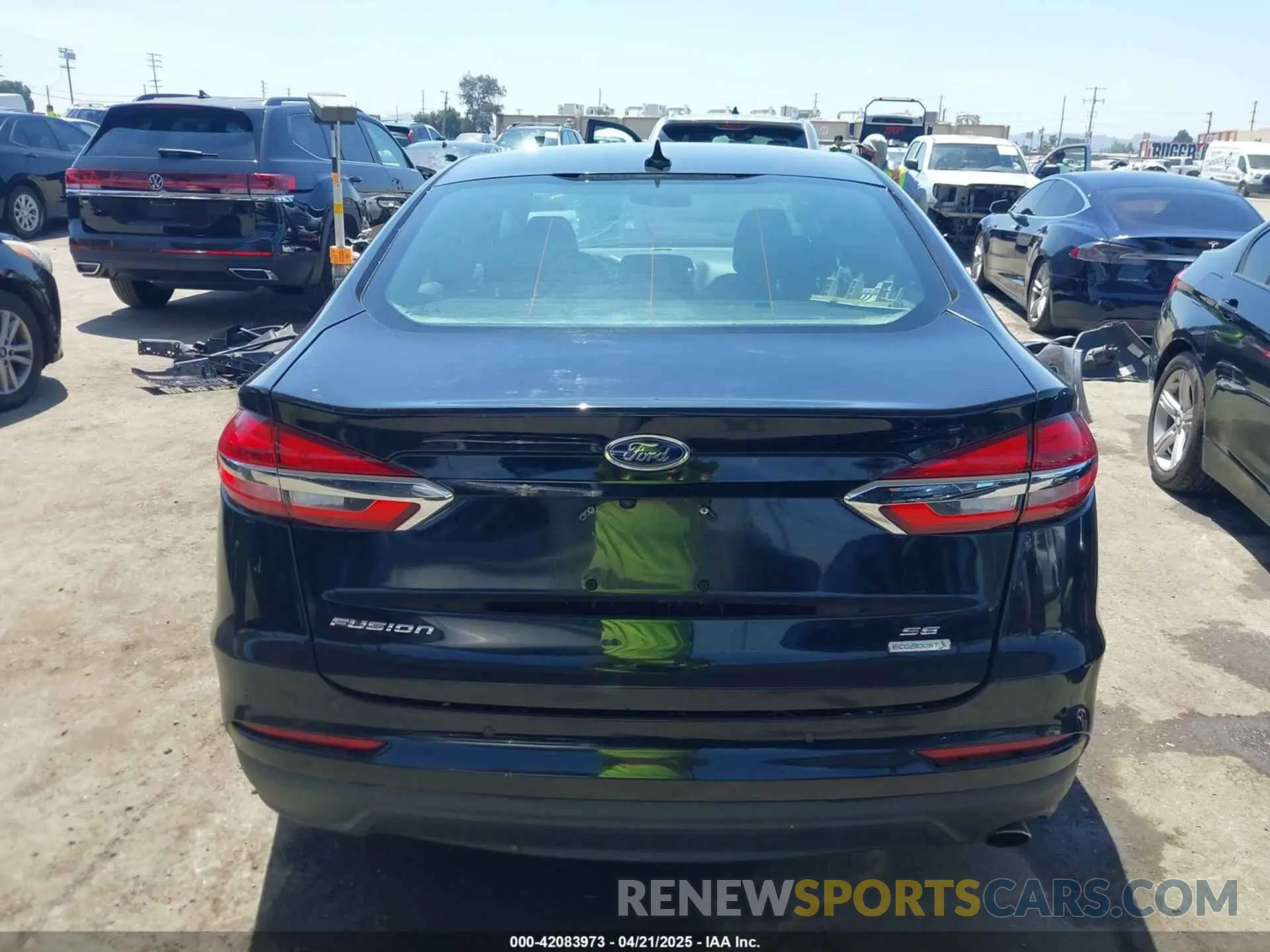 16 Photograph of a damaged car 3FA6P0HD7LR170850 FORD FUSION 2020