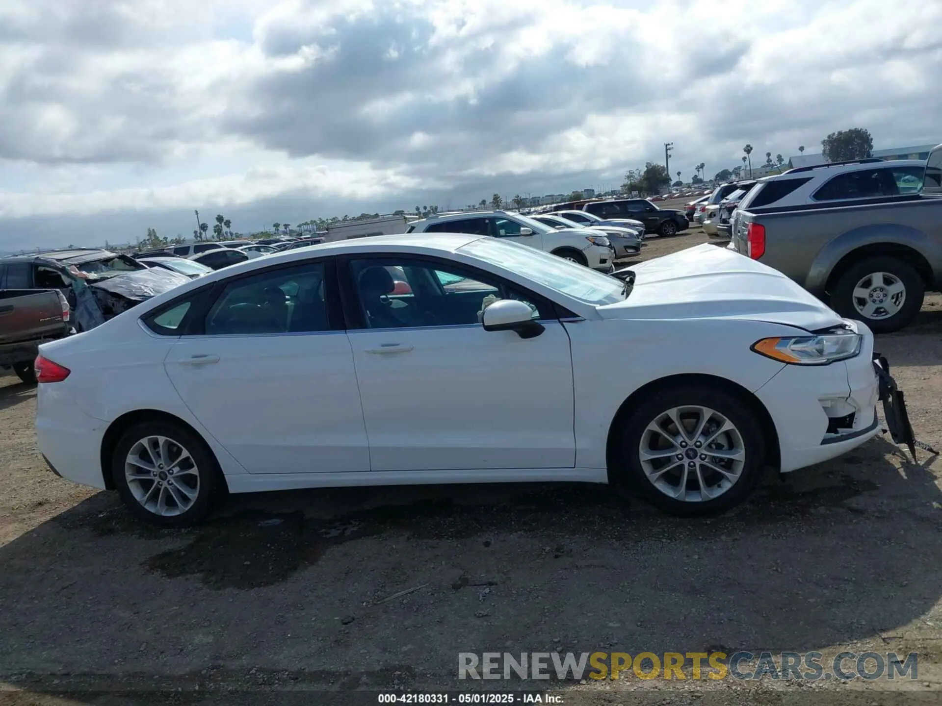 12 Photograph of a damaged car 3FA6P0HD7LR189589 FORD FUSION 2020