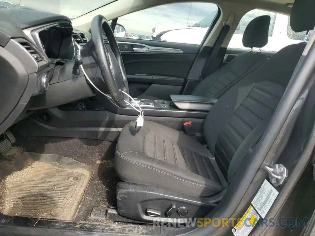 7 Photograph of a damaged car 3FA6P0HD7LR229900 FORD FUSION 2020