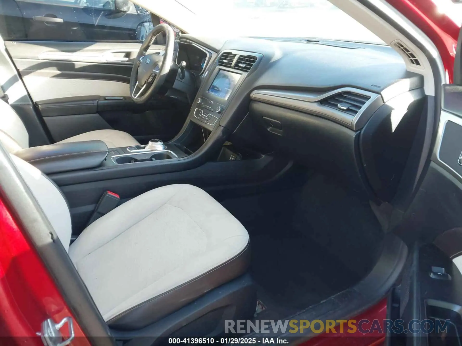 5 Photograph of a damaged car 3FA6P0HD7LR230917 FORD FUSION 2020