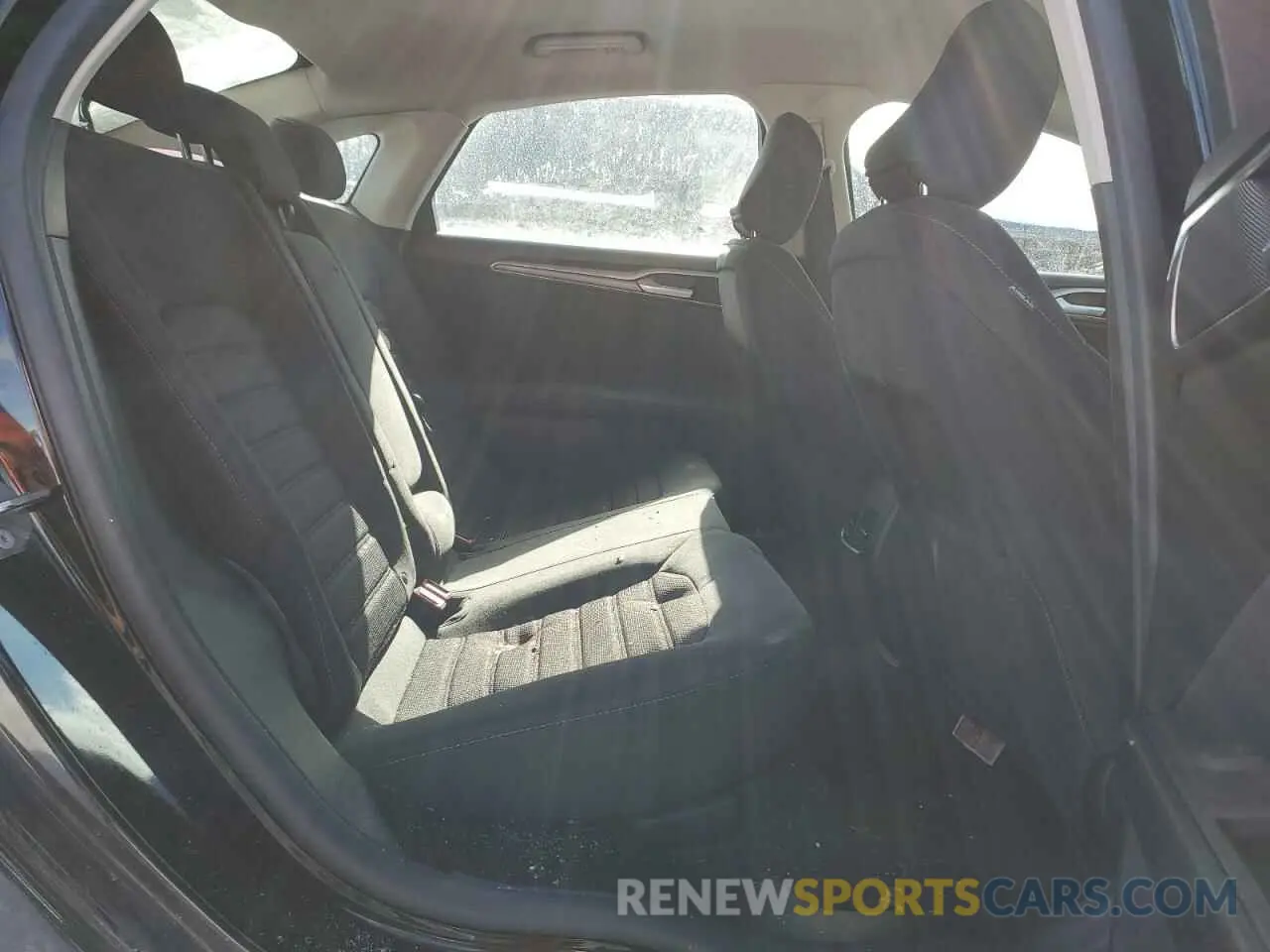 10 Photograph of a damaged car 3FA6P0HD7LR264095 FORD FUSION 2020