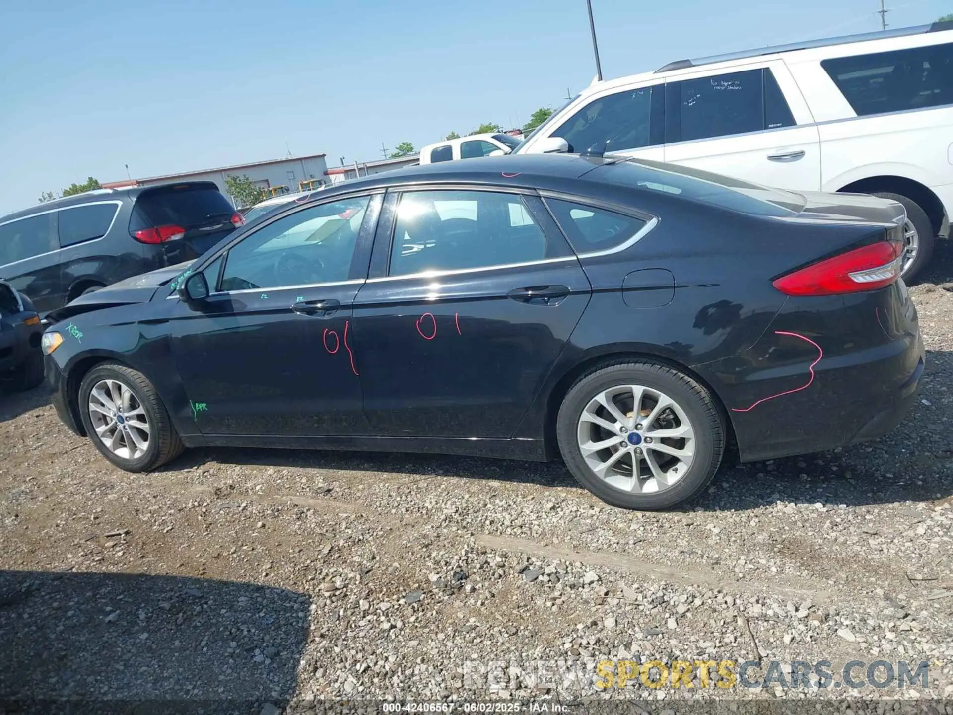 14 Photograph of a damaged car 3FA6P0HD8LR109376 FORD FUSION 2020