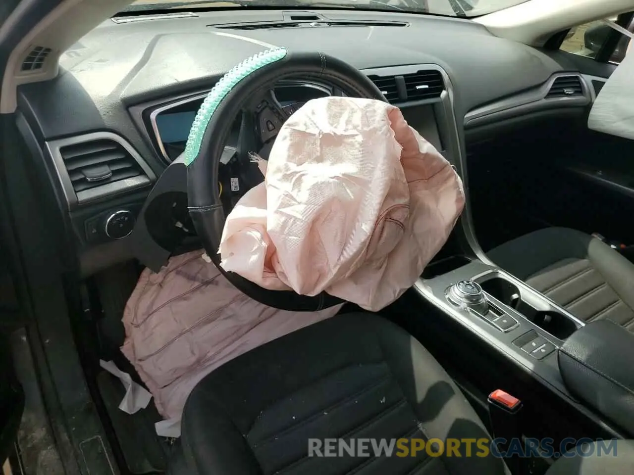 8 Photograph of a damaged car 3FA6P0HD8LR124590 FORD FUSION 2020