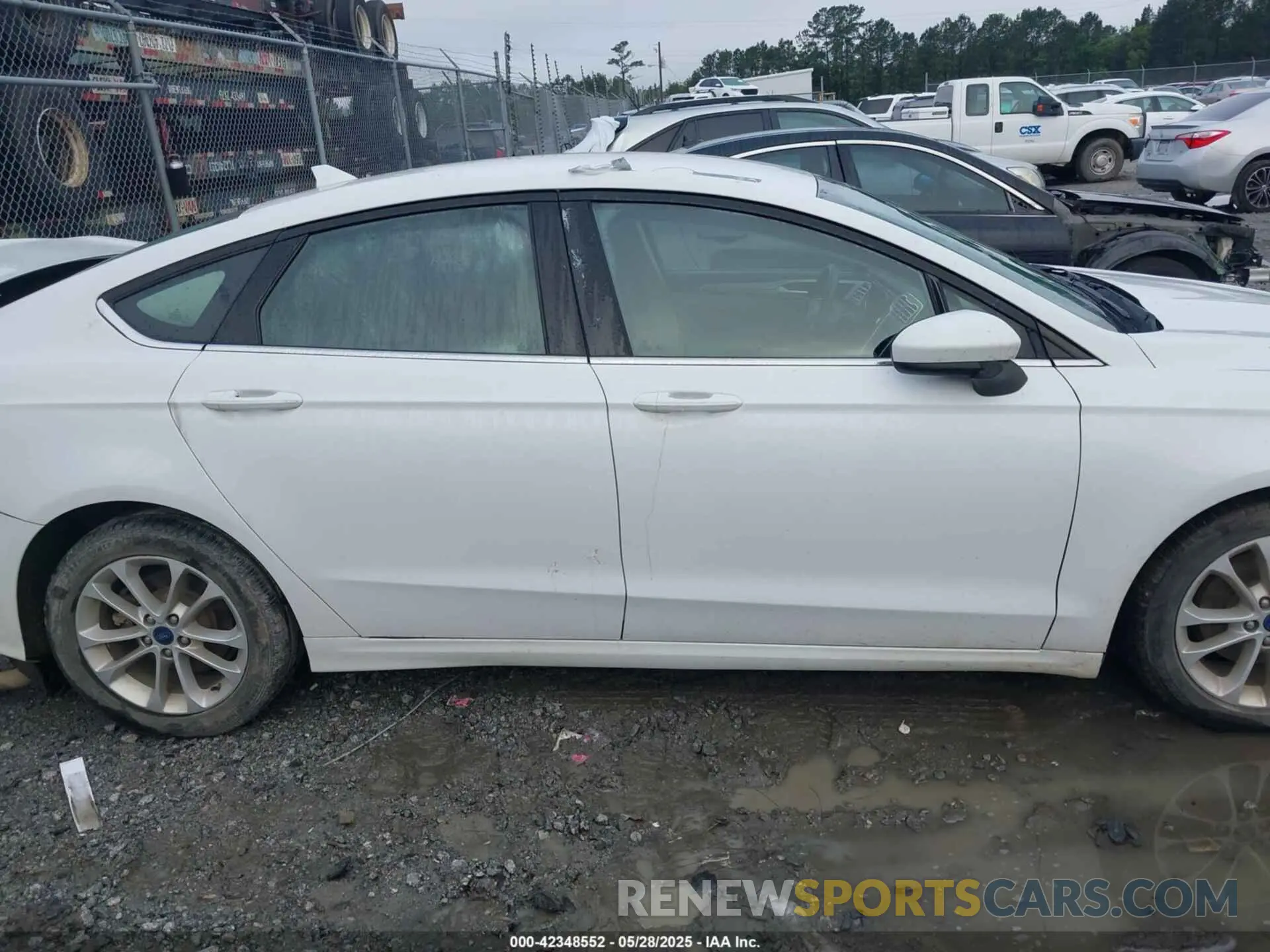 13 Photograph of a damaged car 3FA6P0HD8LR160330 FORD FUSION 2020