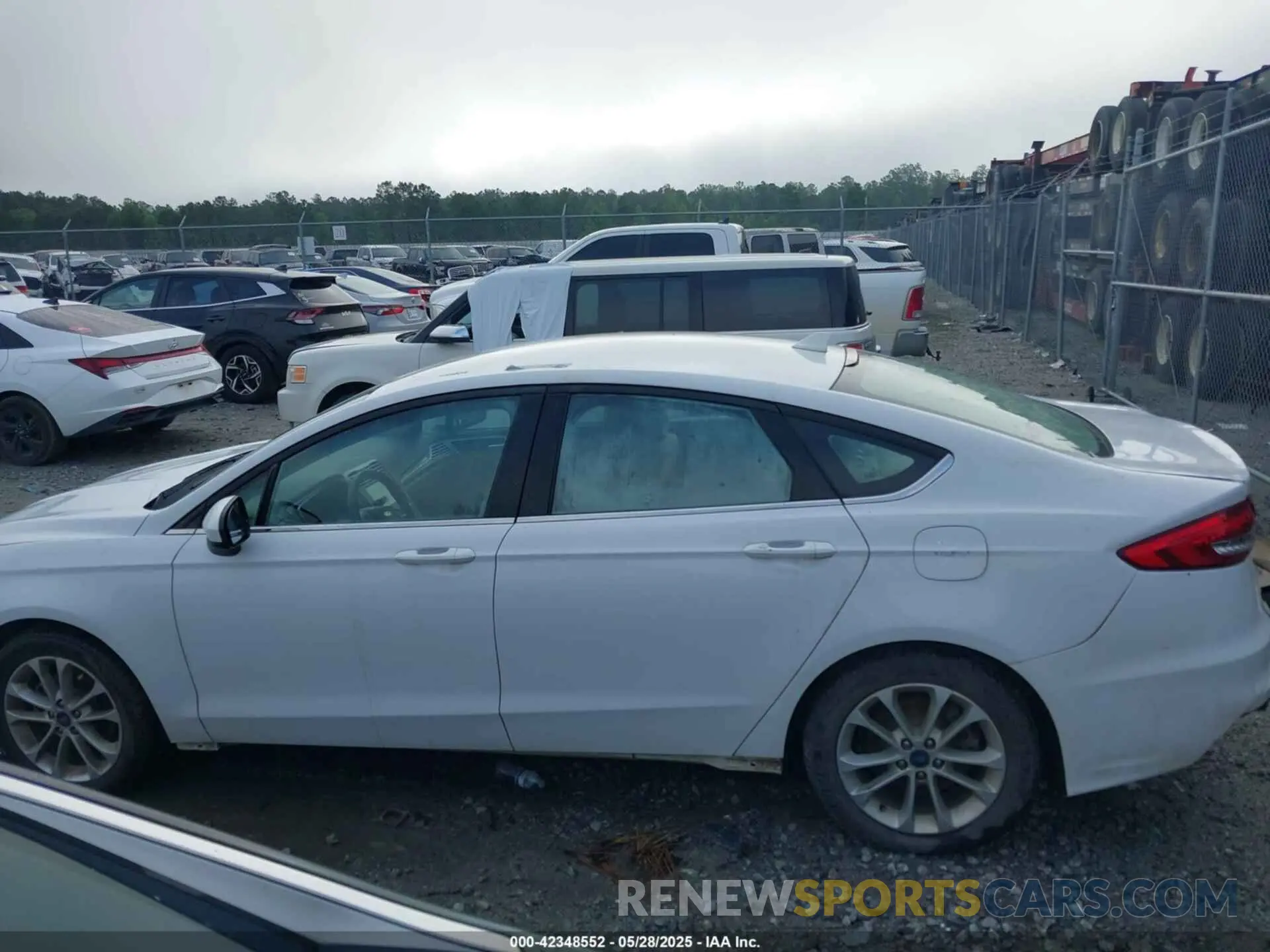 14 Photograph of a damaged car 3FA6P0HD8LR160330 FORD FUSION 2020