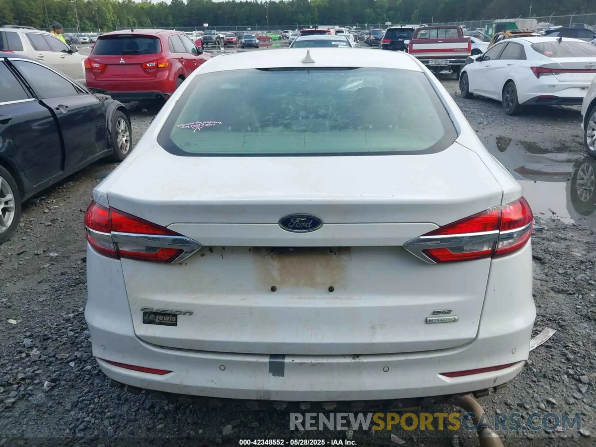 16 Photograph of a damaged car 3FA6P0HD8LR160330 FORD FUSION 2020