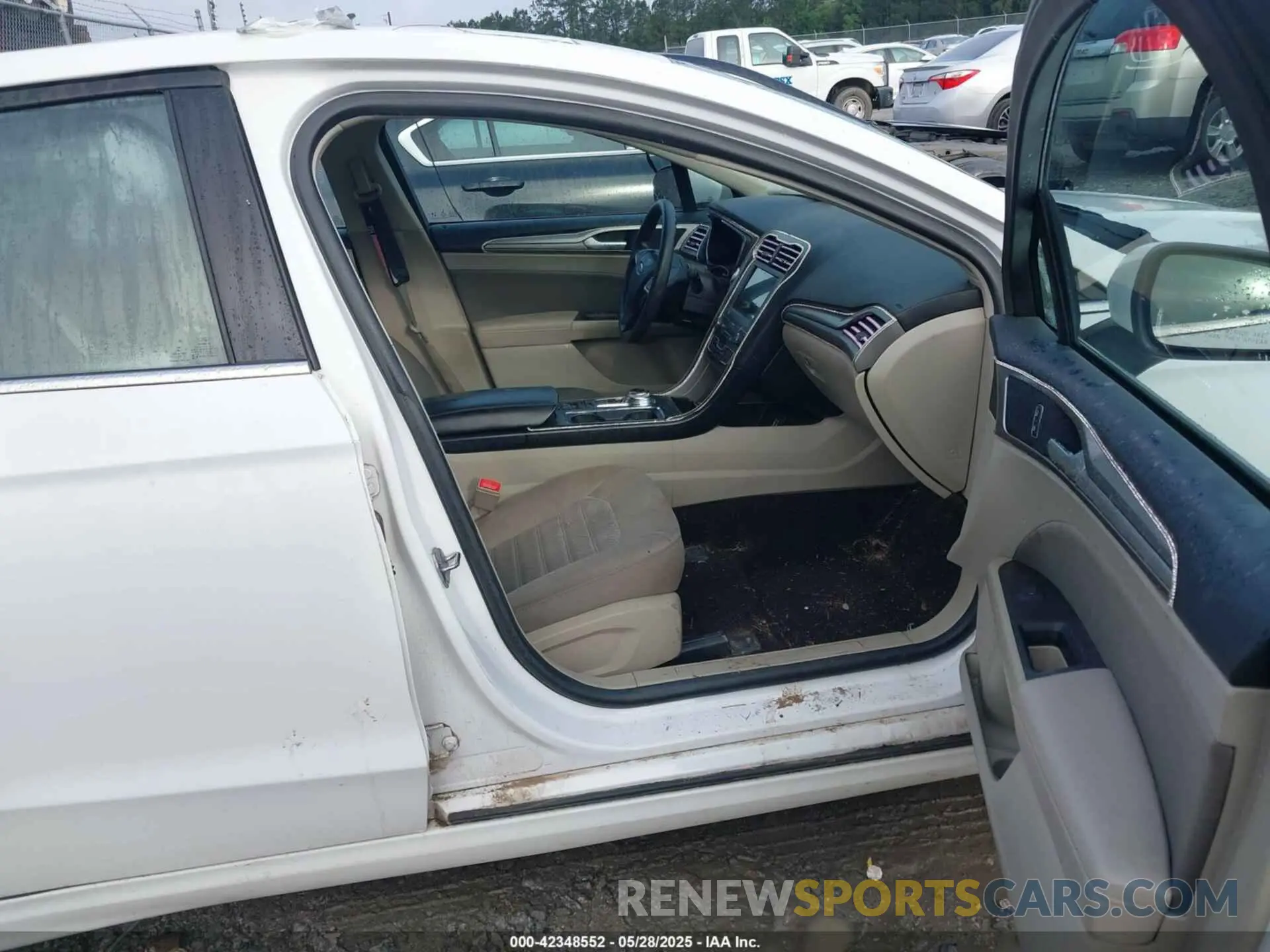 5 Photograph of a damaged car 3FA6P0HD8LR160330 FORD FUSION 2020
