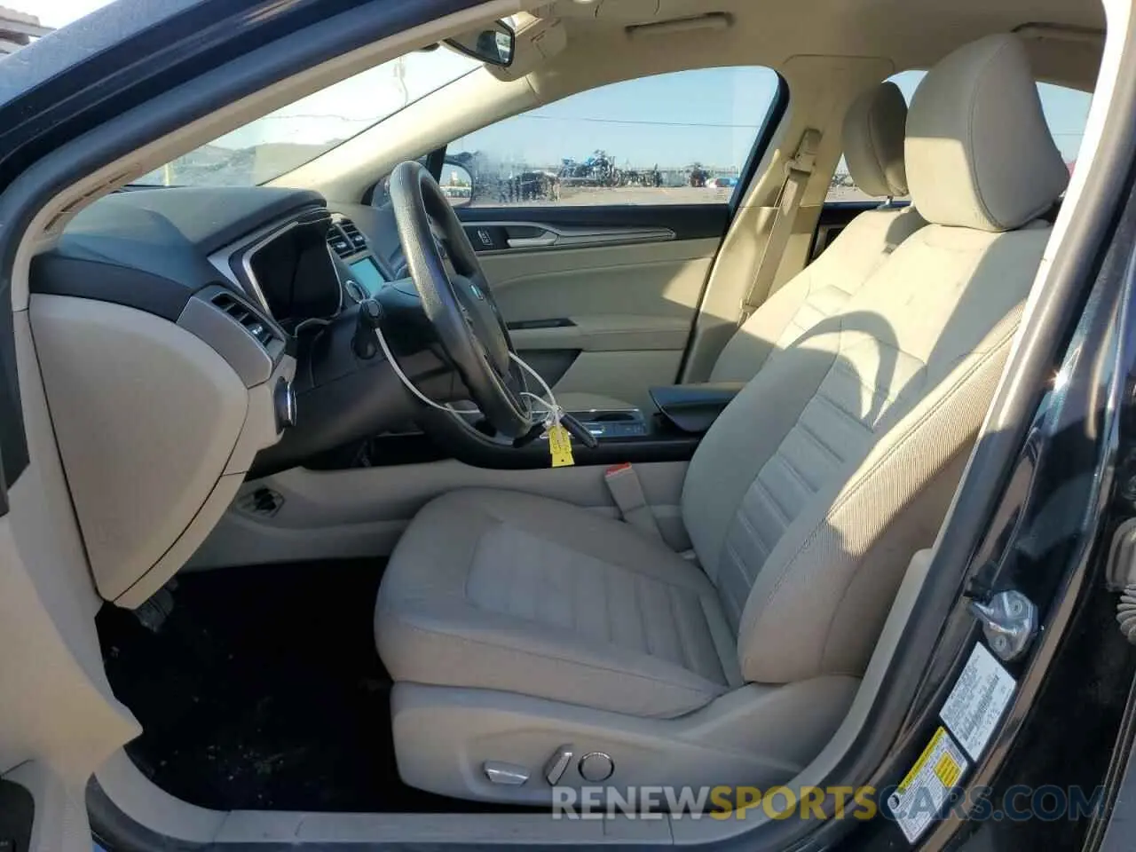 7 Photograph of a damaged car 3FA6P0HD8LR169299 FORD FUSION 2020