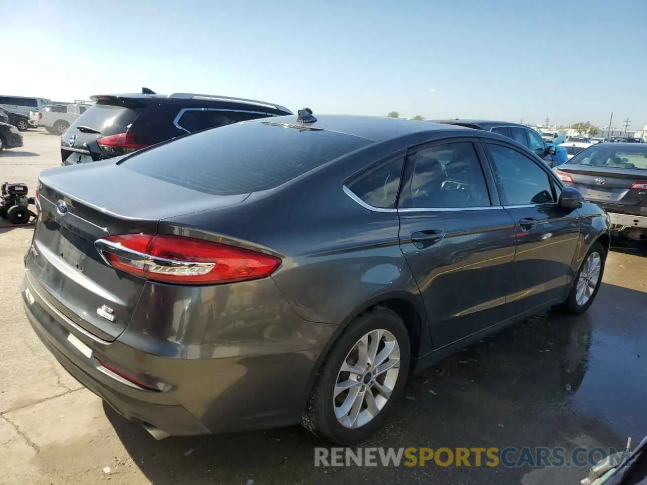 3 Photograph of a damaged car 3FA6P0HD8LR218002 FORD FUSION 2020
