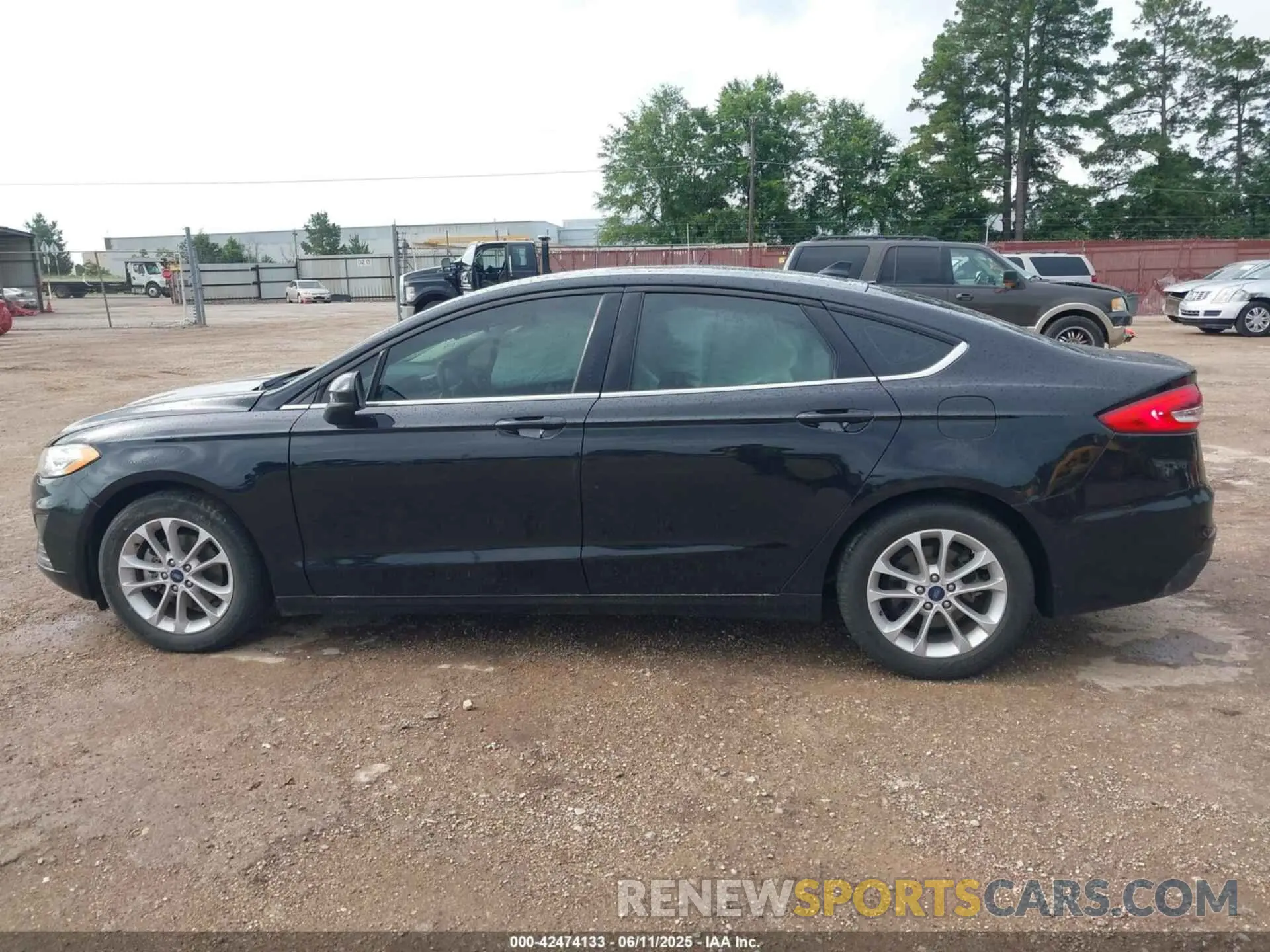 14 Photograph of a damaged car 3FA6P0HD8LR225659 FORD FUSION 2020