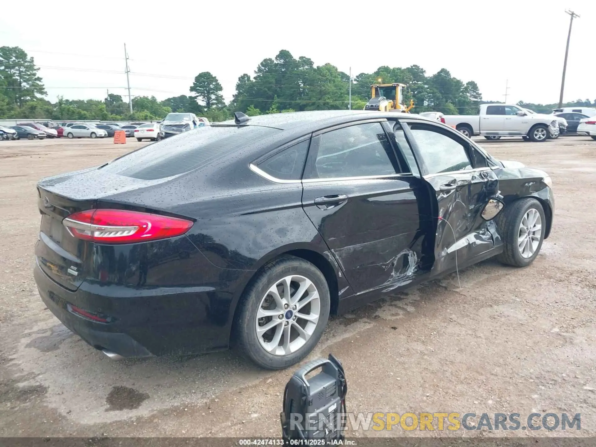 4 Photograph of a damaged car 3FA6P0HD8LR225659 FORD FUSION 2020