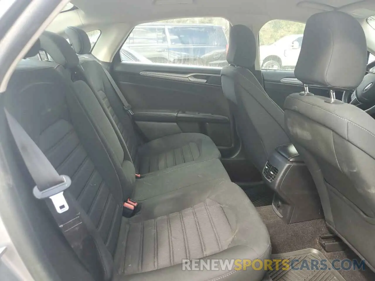 10 Photograph of a damaged car 3FA6P0HD8LR229680 FORD FUSION 2020