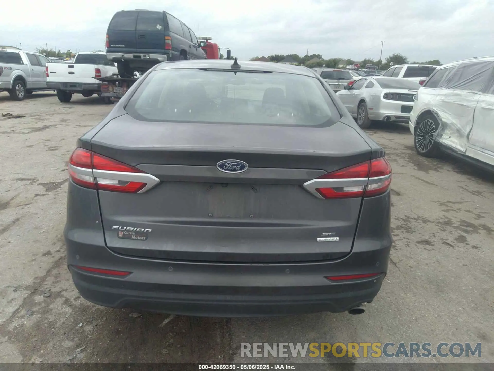 16 Photograph of a damaged car 3FA6P0HD8LR230263 FORD FUSION 2020