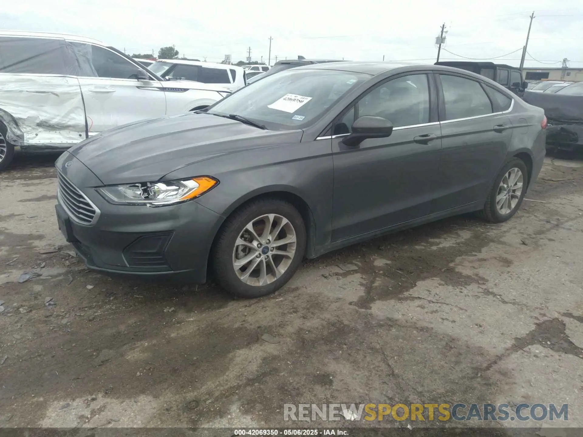 2 Photograph of a damaged car 3FA6P0HD8LR230263 FORD FUSION 2020