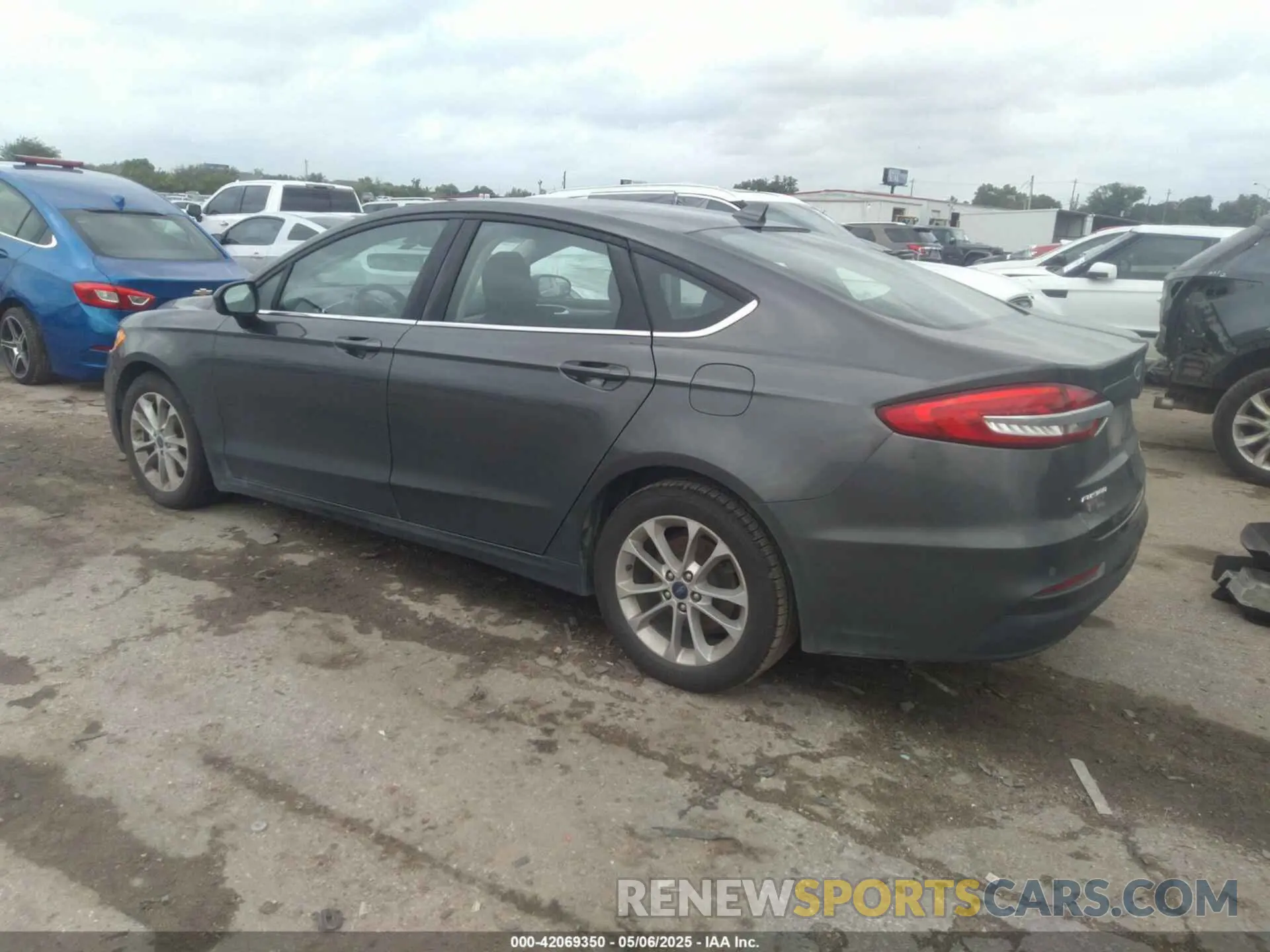 3 Photograph of a damaged car 3FA6P0HD8LR230263 FORD FUSION 2020