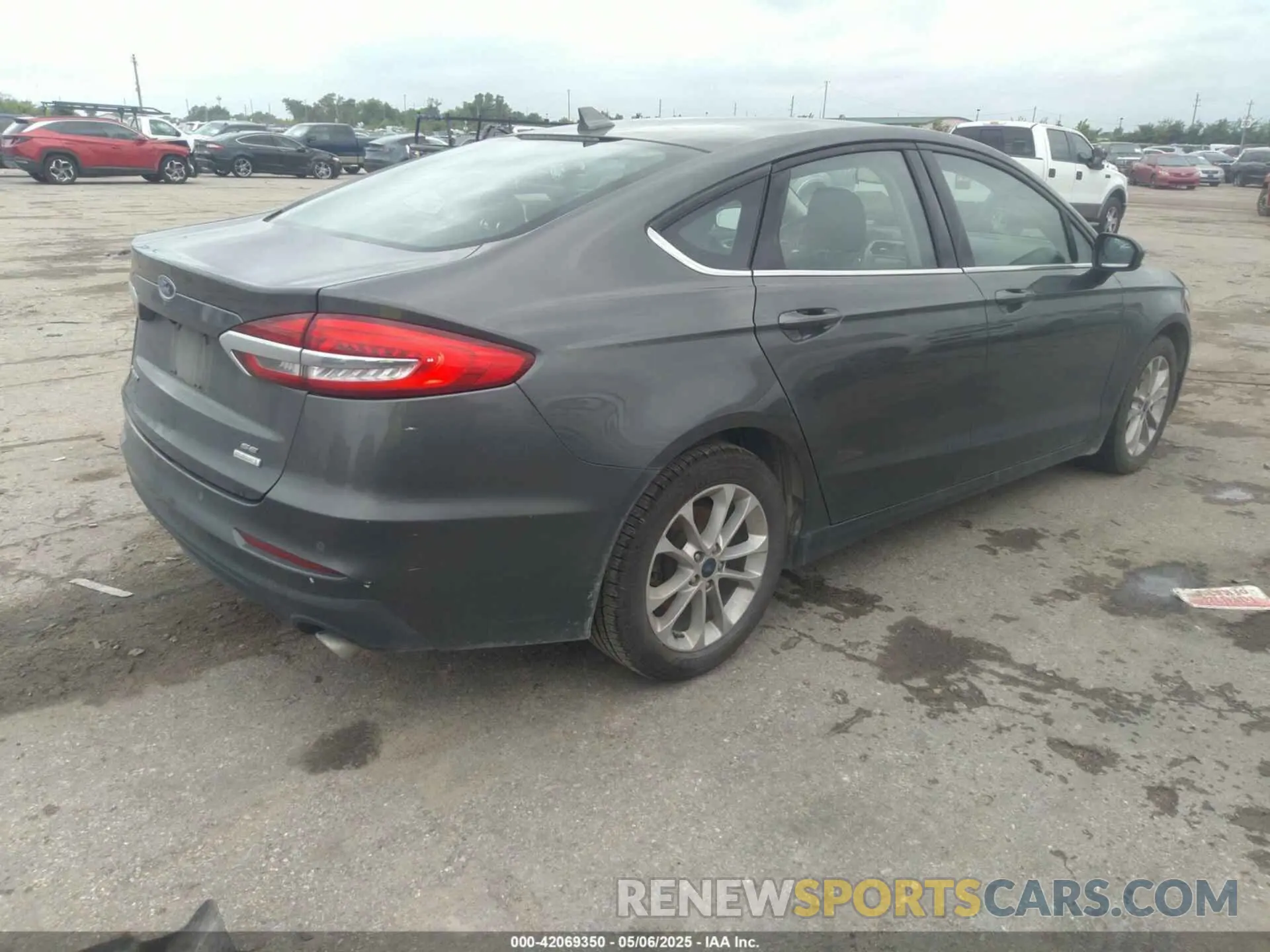 4 Photograph of a damaged car 3FA6P0HD8LR230263 FORD FUSION 2020