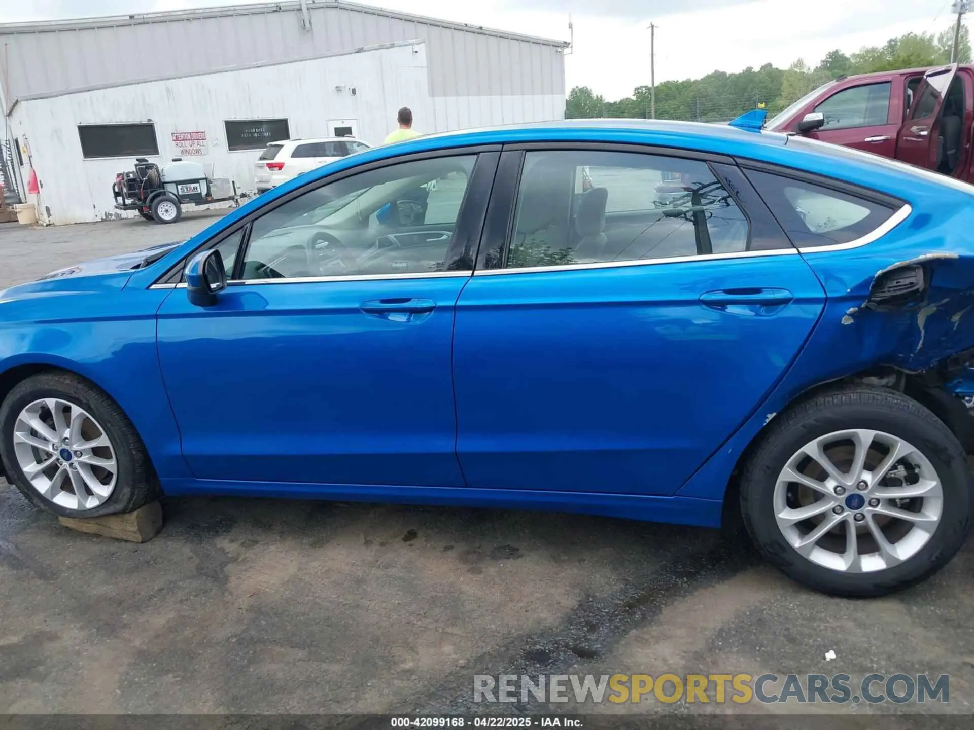 14 Photograph of a damaged car 3FA6P0HD8LR235608 FORD FUSION 2020