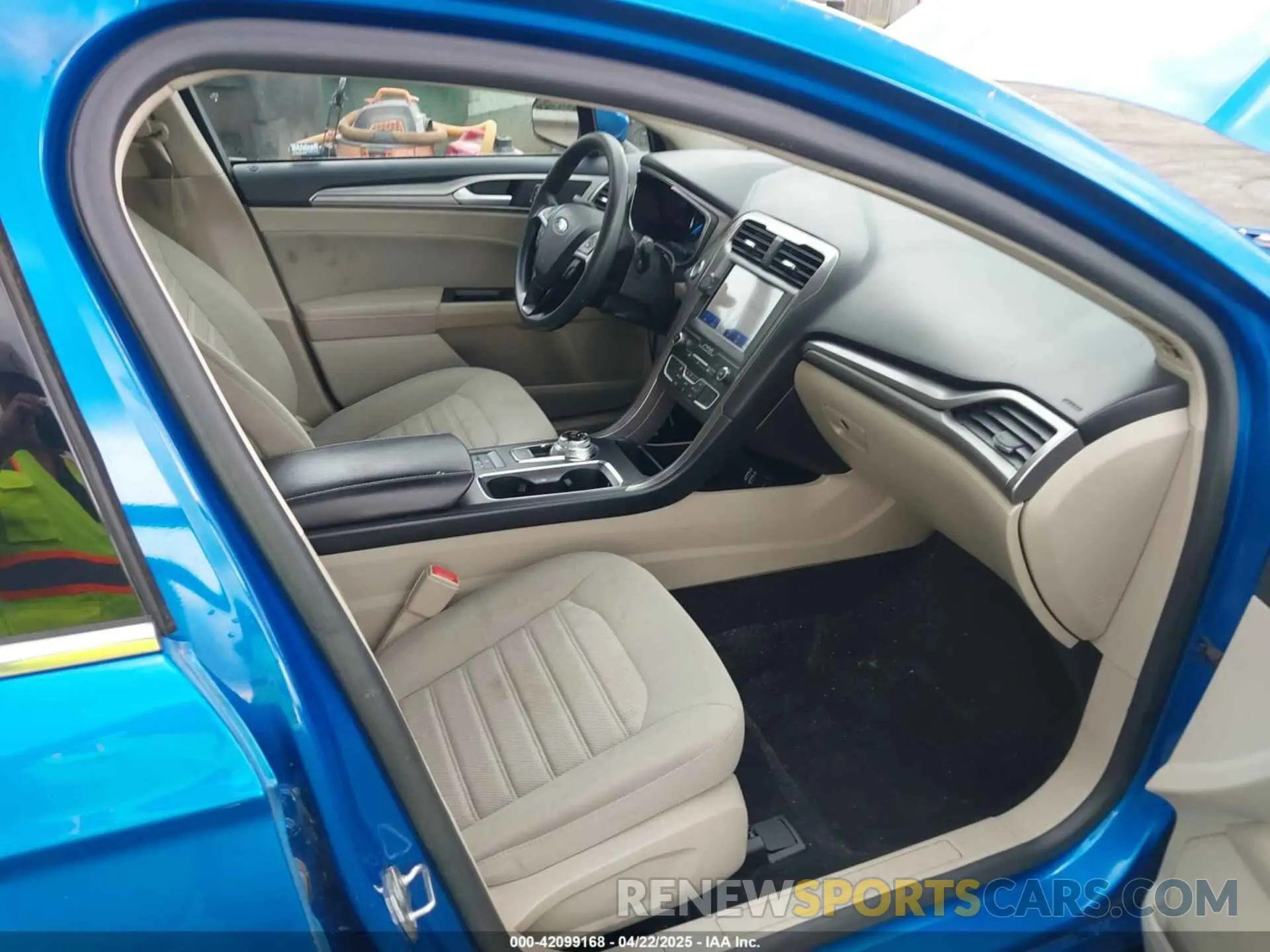 5 Photograph of a damaged car 3FA6P0HD8LR235608 FORD FUSION 2020