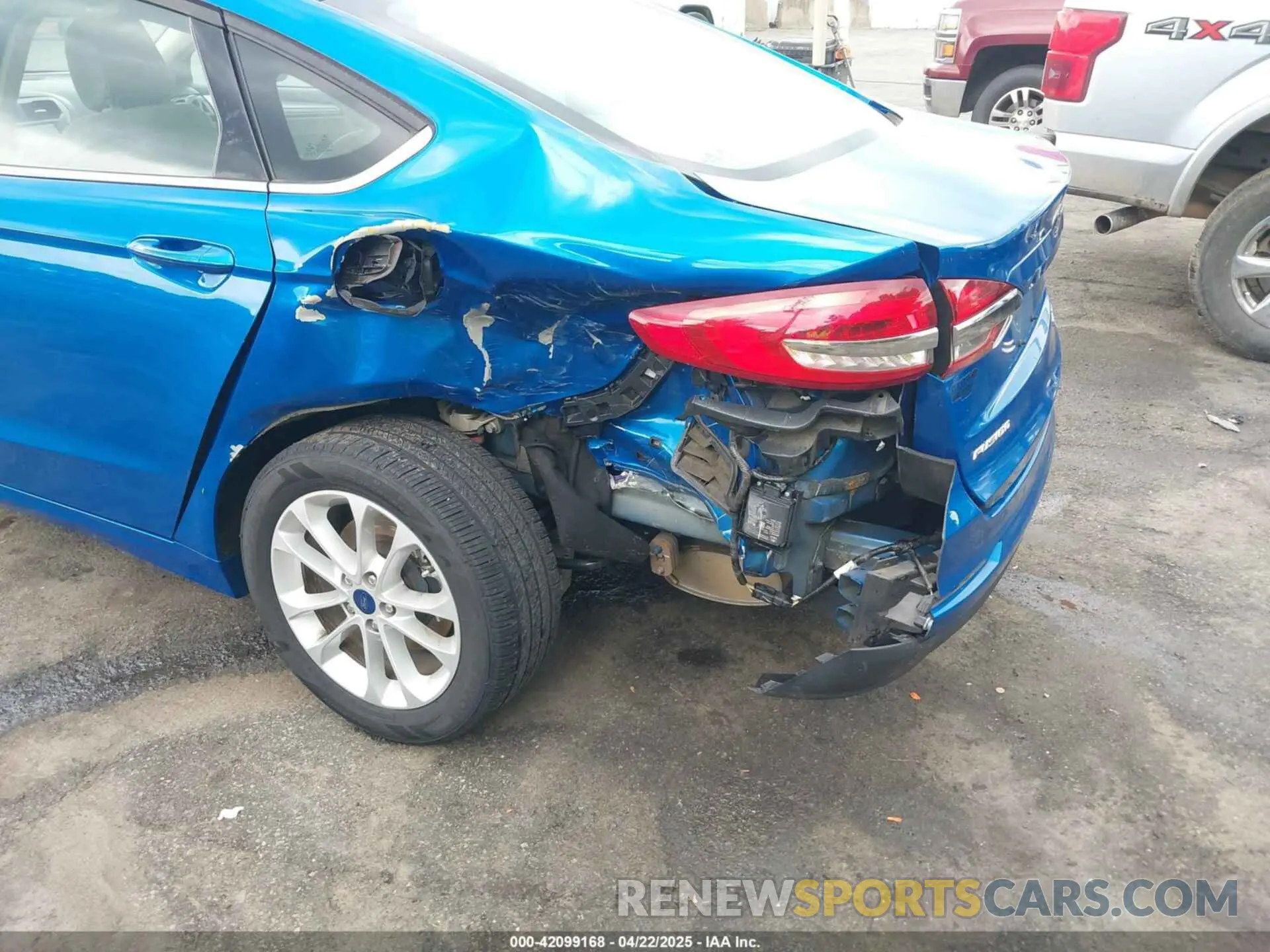 6 Photograph of a damaged car 3FA6P0HD8LR235608 FORD FUSION 2020