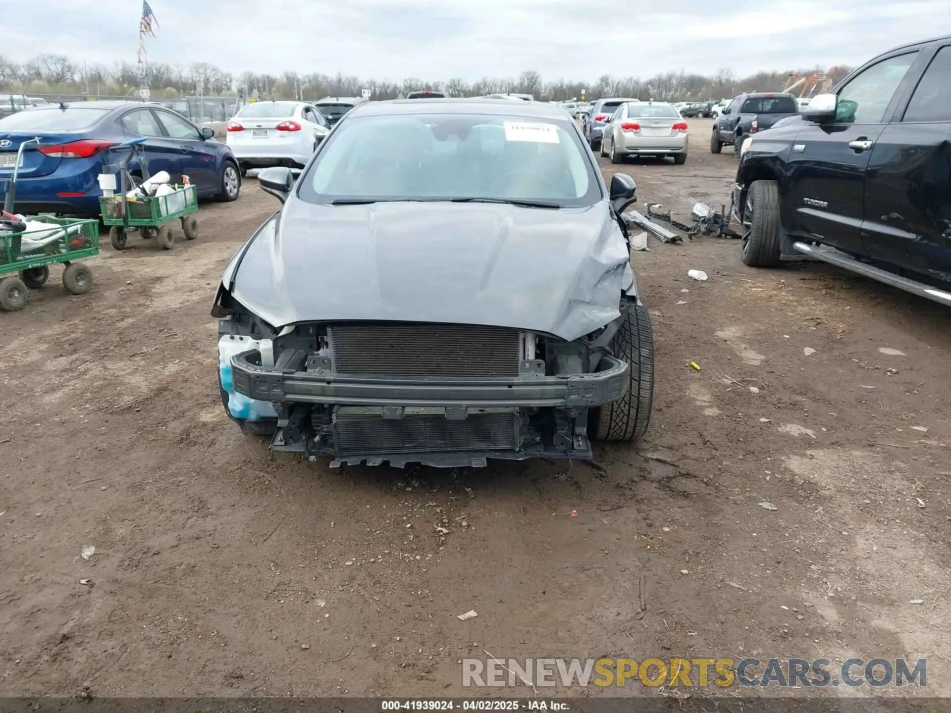 13 Photograph of a damaged car 3FA6P0HD8LR257138 FORD FUSION 2020